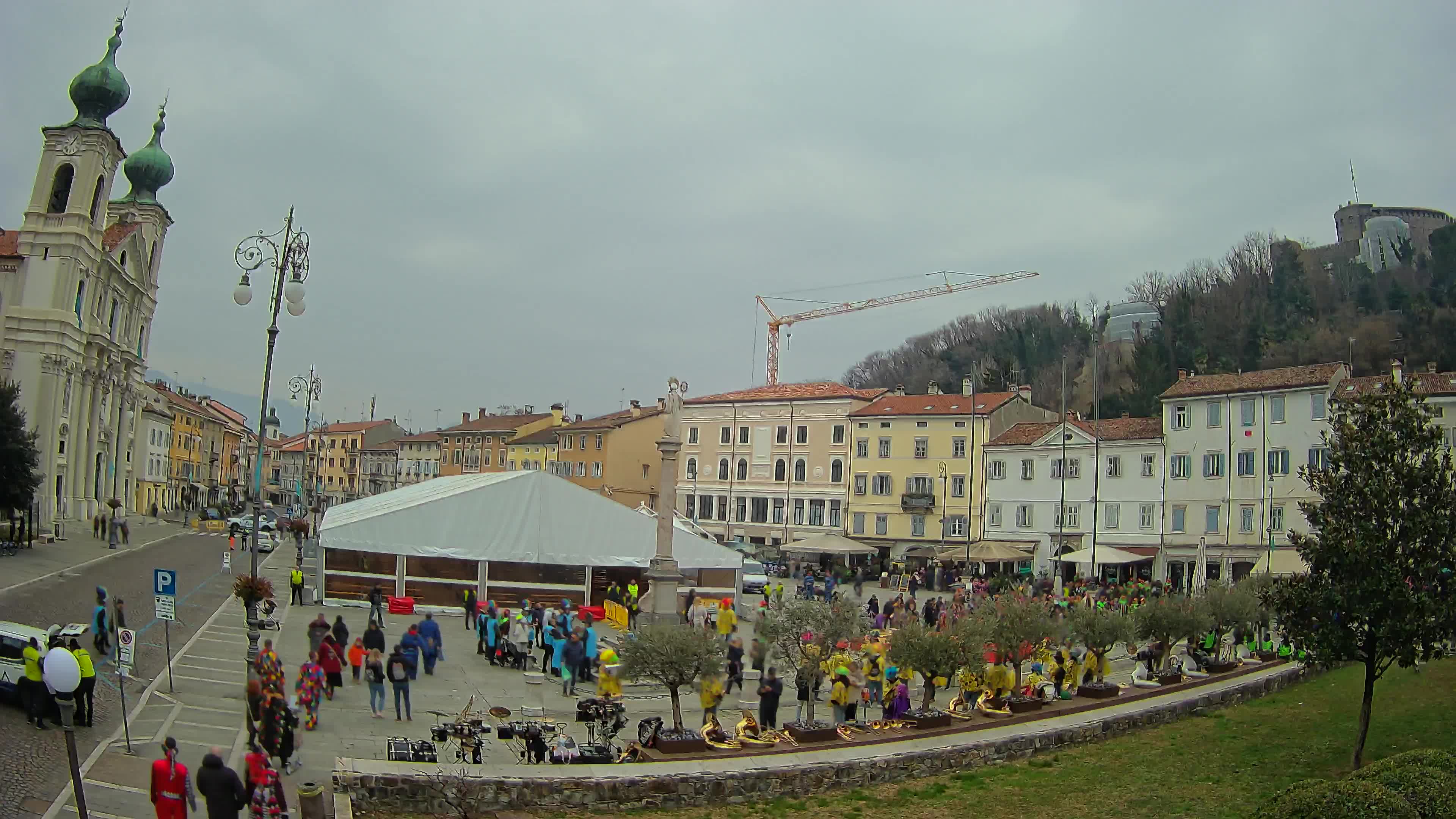 Kamera Gorica Travnik in cerkev sv. Ignacija