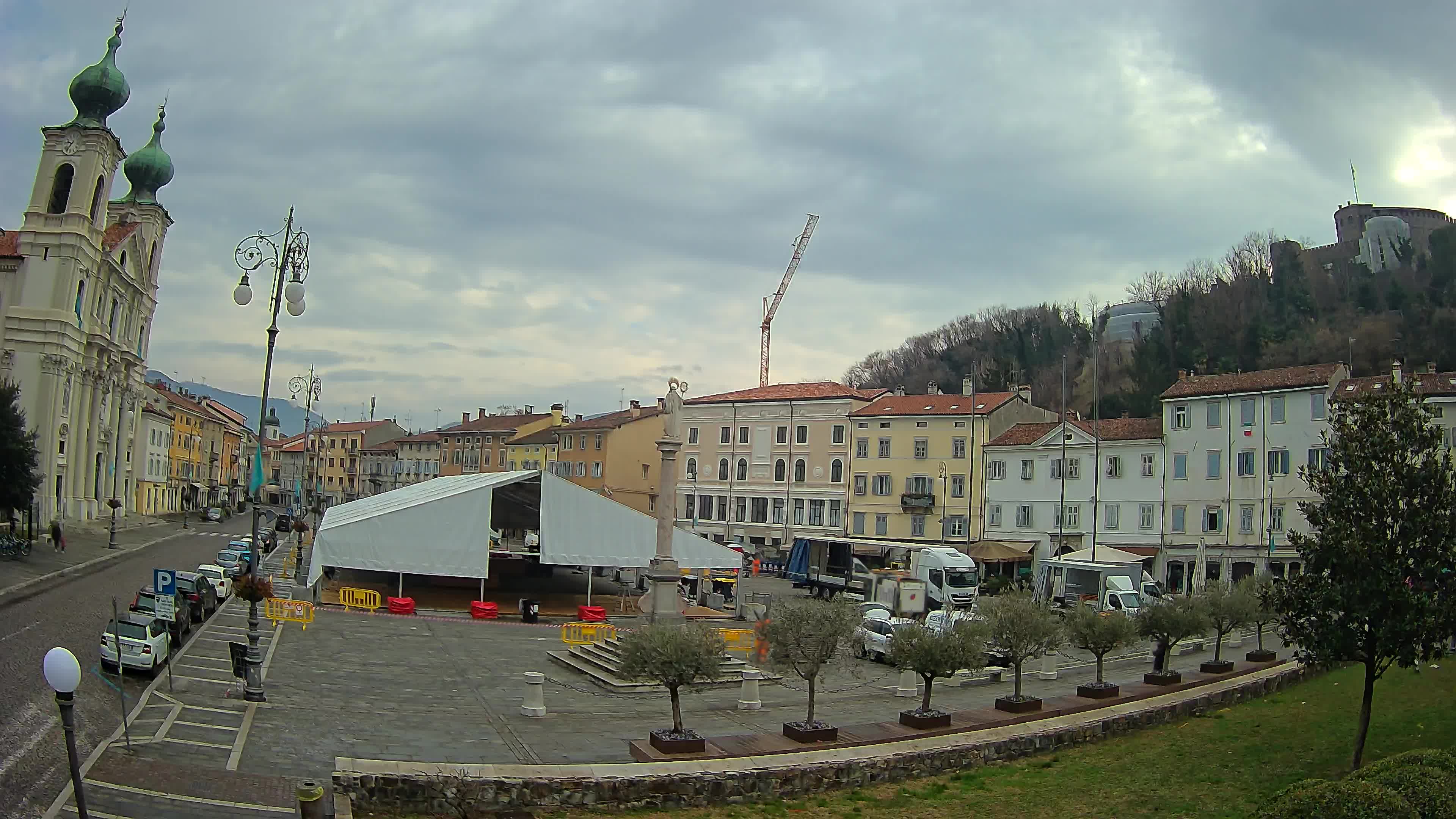 Webcam Gorizia Piazza della Vittoria e chiesa di S. Ignazio