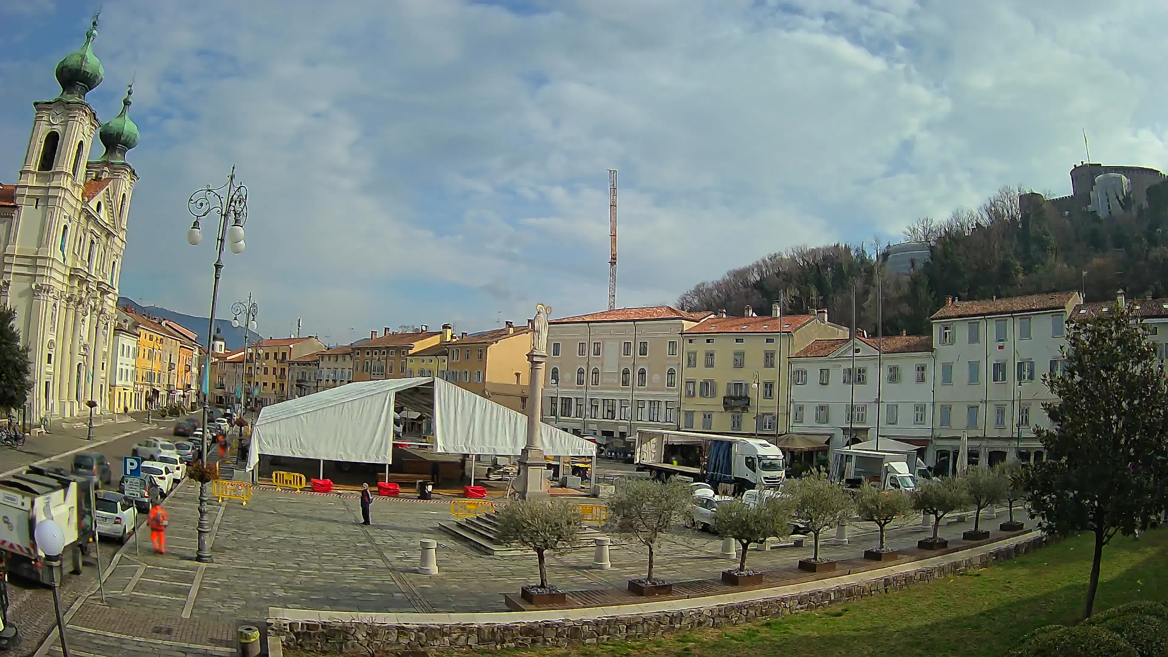 Webcam Gorizia Piazza della Vittoria e chiesa di S. Ignazio