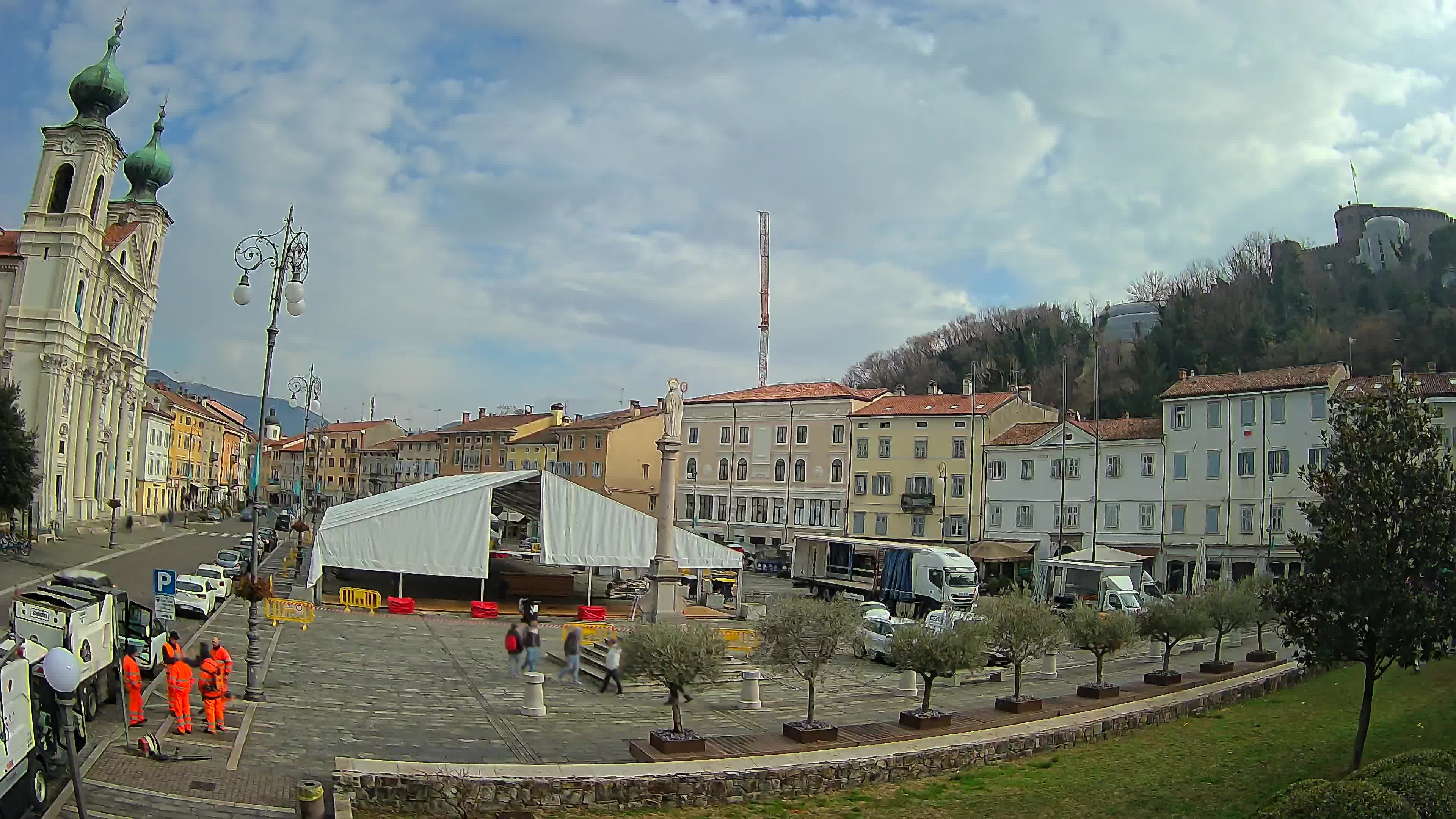 Webcam Gorizia Piazza della Vittoria e chiesa di S. Ignazio