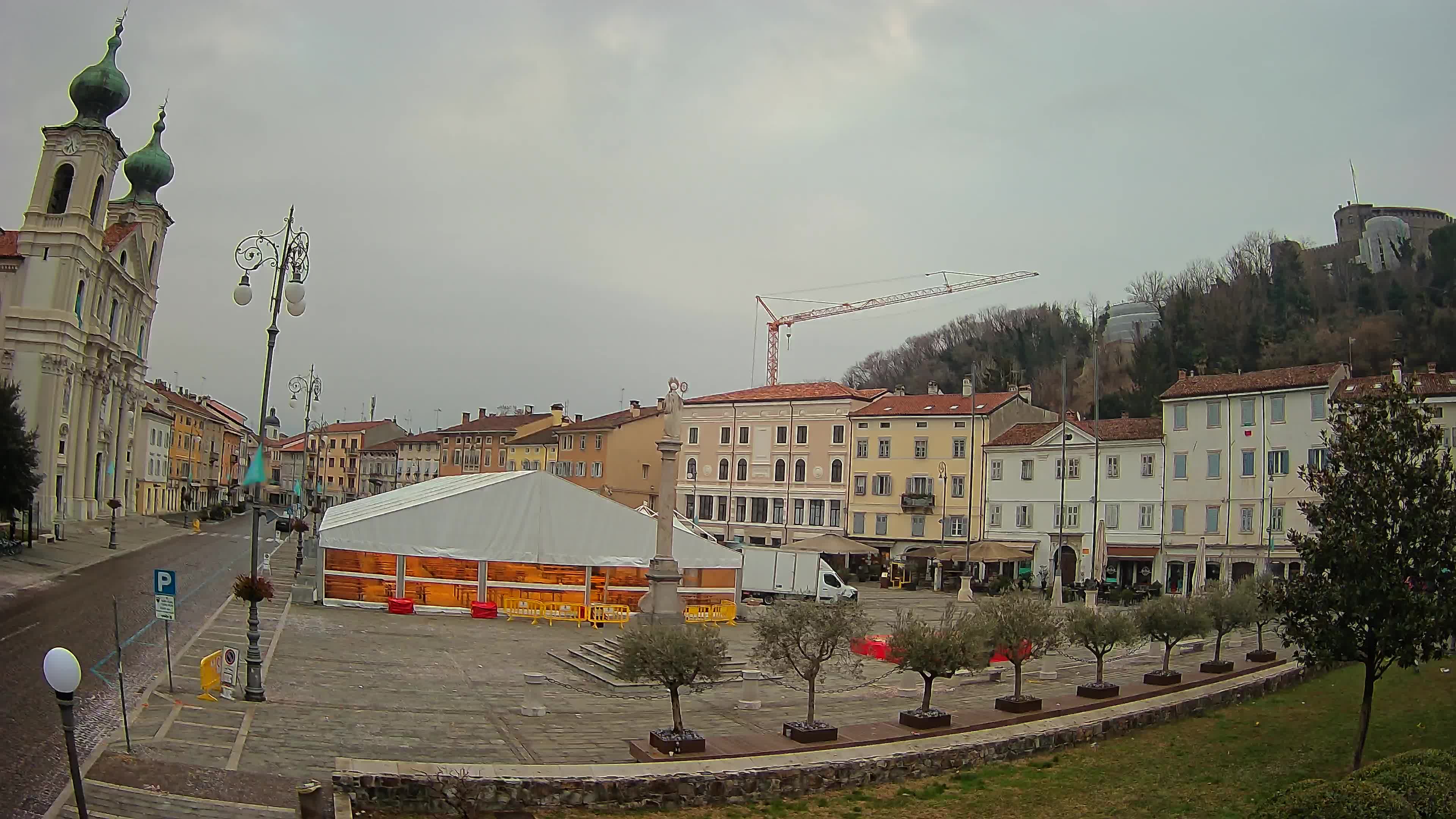 Gorizia – Plaza Vittoria – iglesia de San Pedro. Ignacio