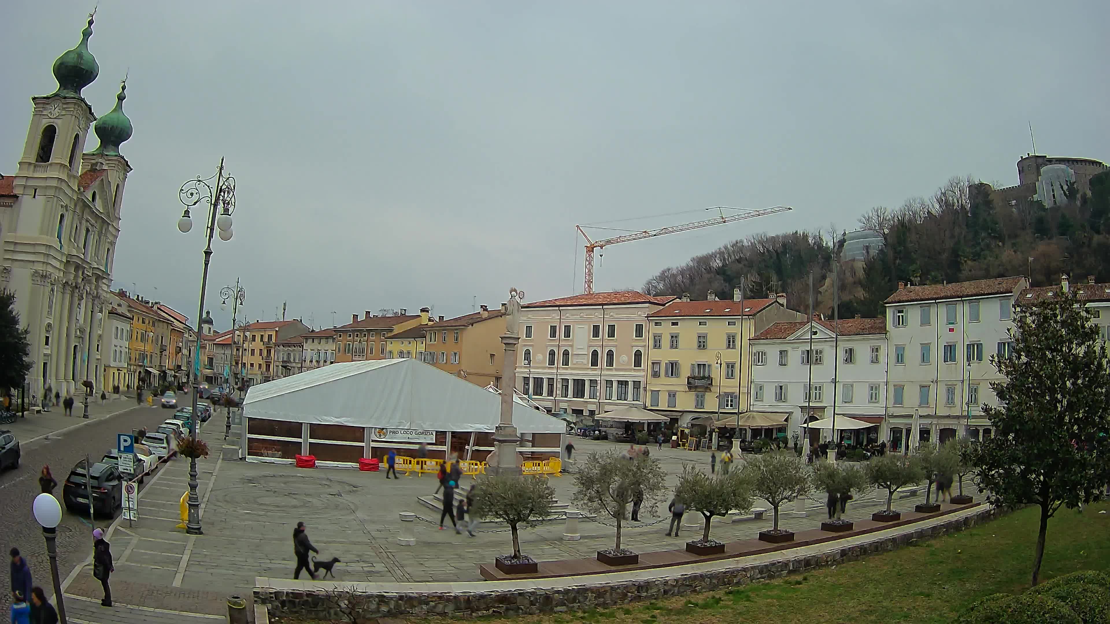 Webcam Gorizia Piazza della Vittoria e chiesa di S. Ignazio