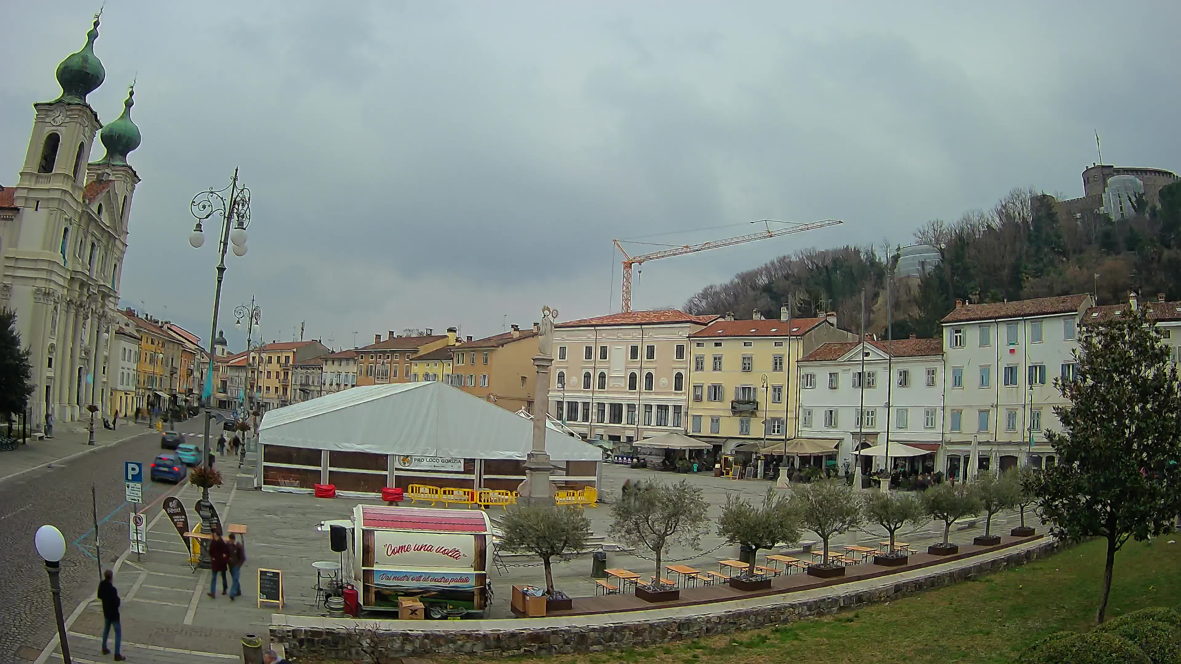 Webcam Gorizia Piazza della Vittoria e chiesa di S. Ignazio