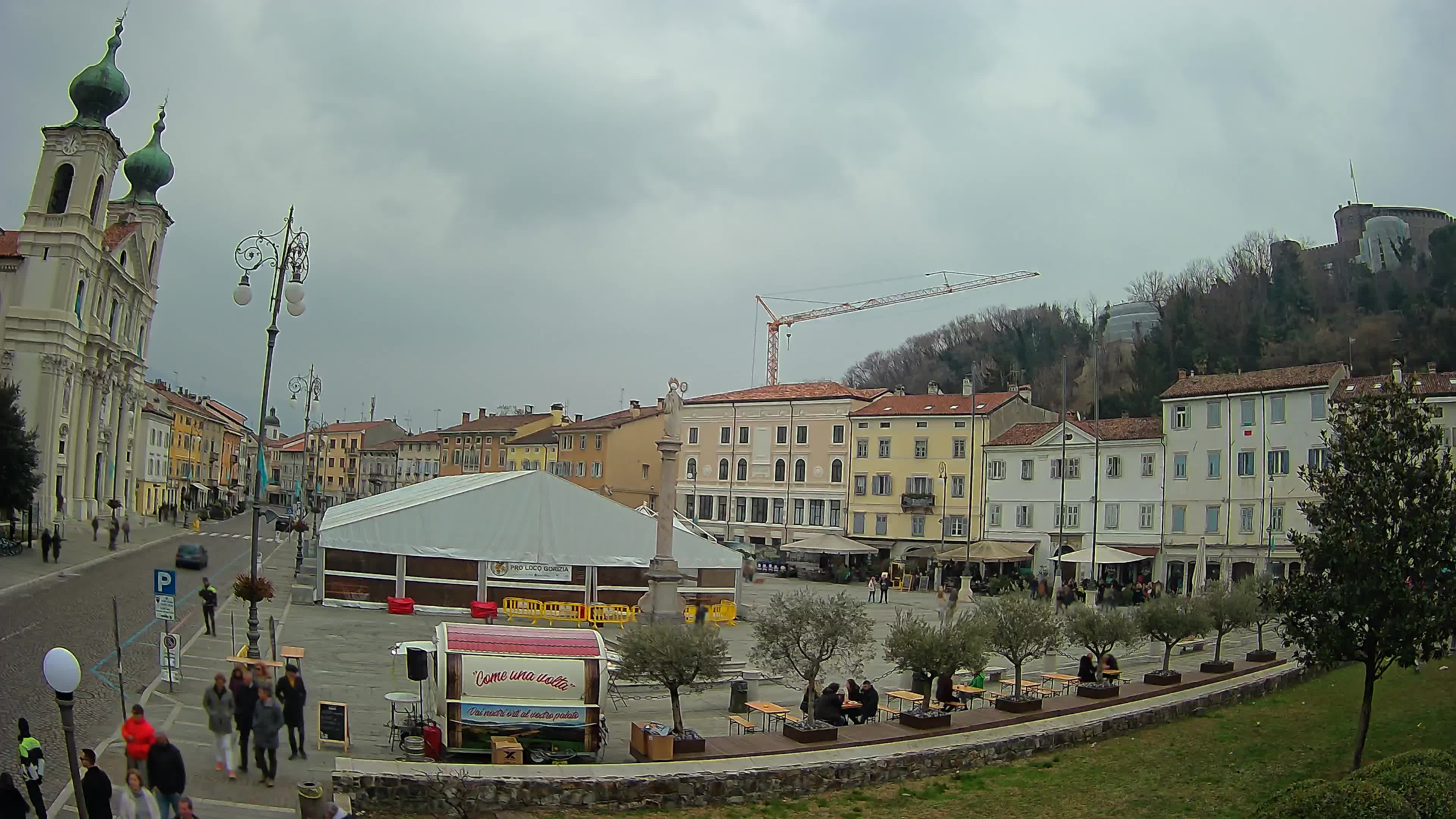 Kamera Gorica Travnik in cerkev sv. Ignacija