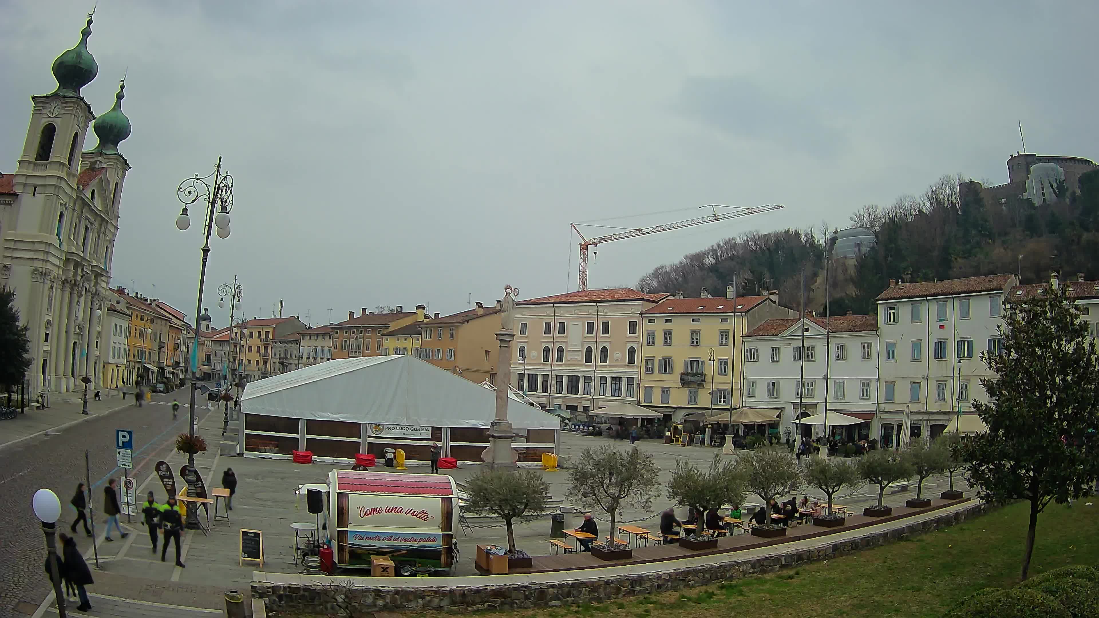 Webcam Gorizia Piazza della Vittoria e chiesa di S. Ignazio