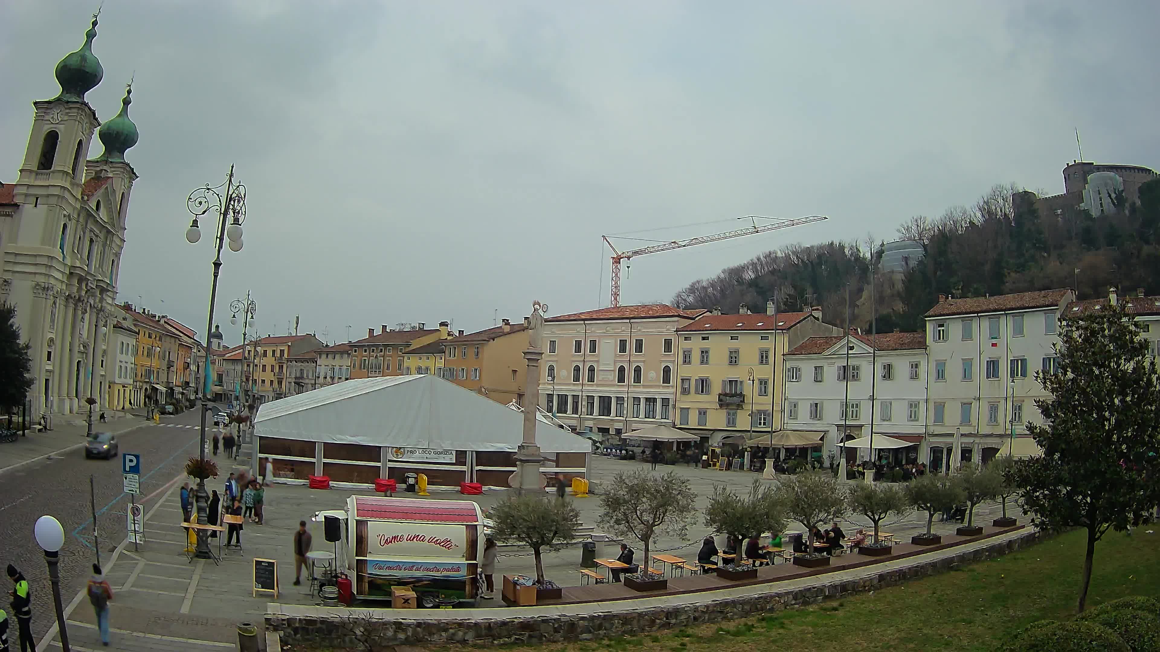 Webcam Gorizia Piazza della Vittoria e chiesa di S. Ignazio