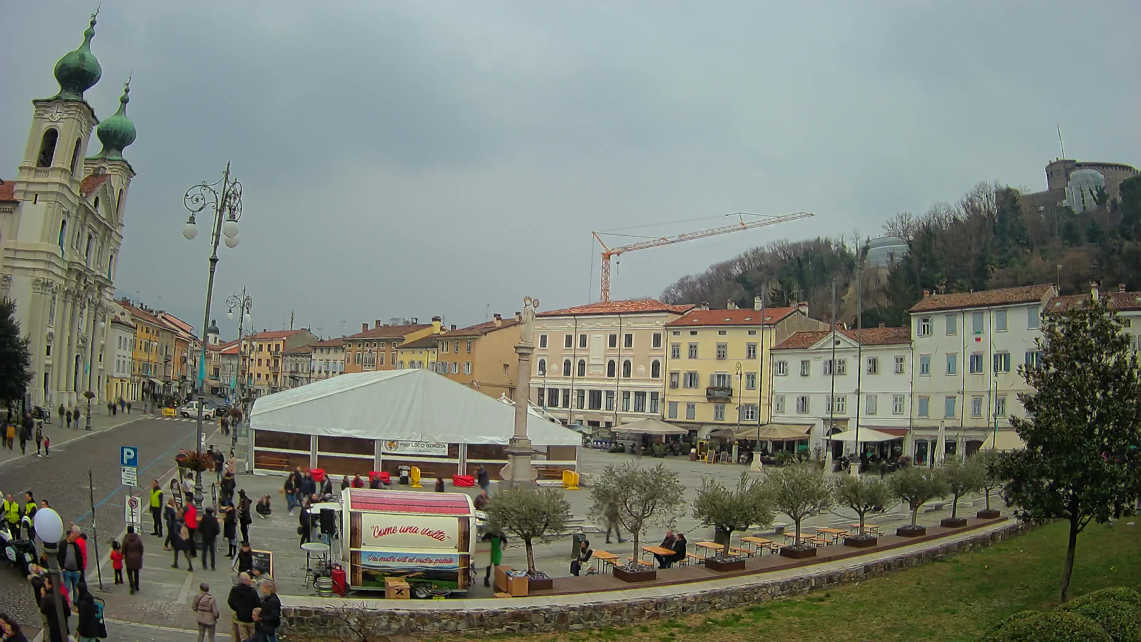 Webcam Gorizia Piazza della Vittoria e chiesa di S. Ignazio