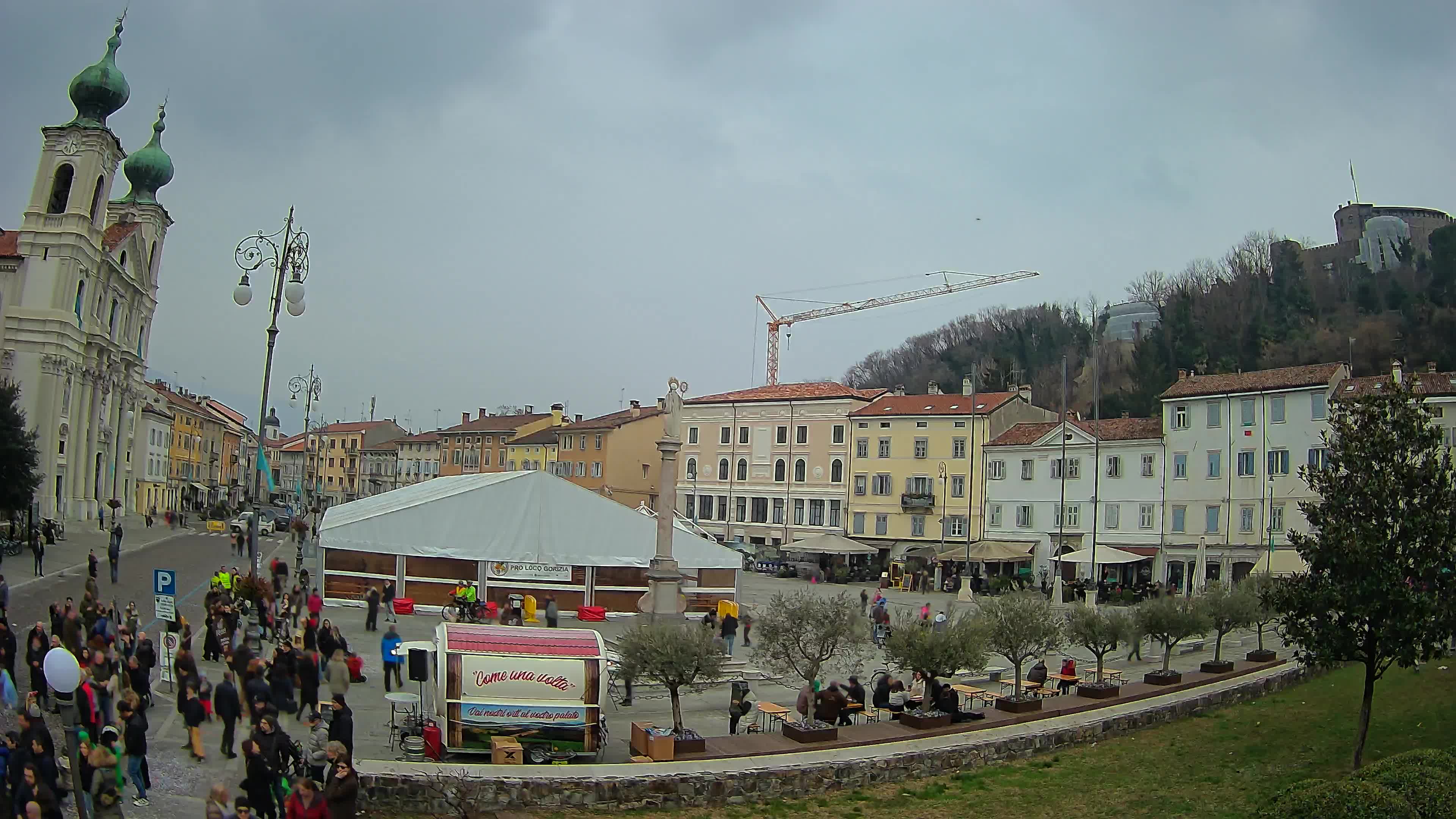 Webcam Gorizia Piazza della Vittoria e chiesa di S. Ignazio