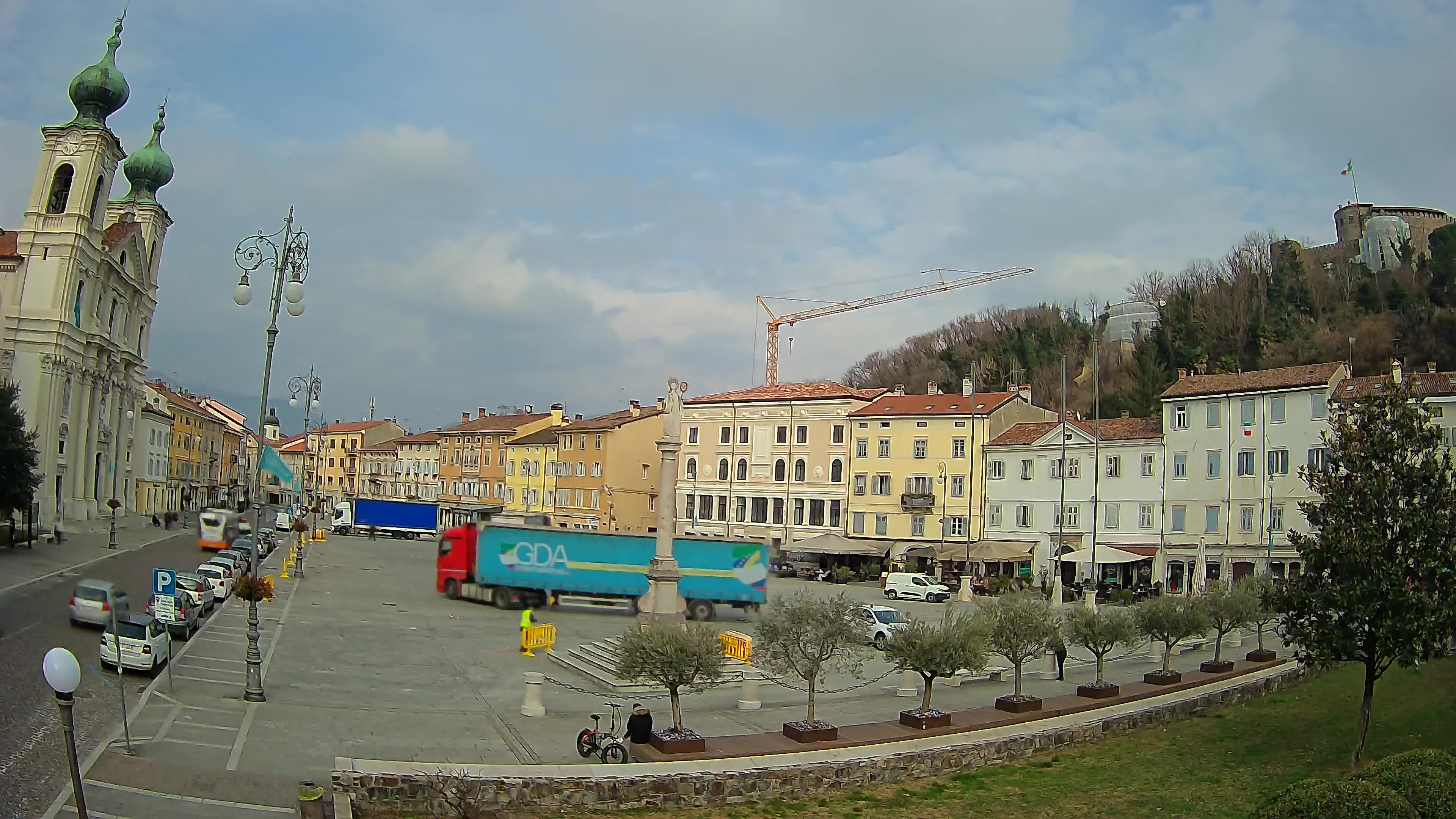 Webcam Gorizia Piazza della Vittoria e chiesa di S. Ignazio