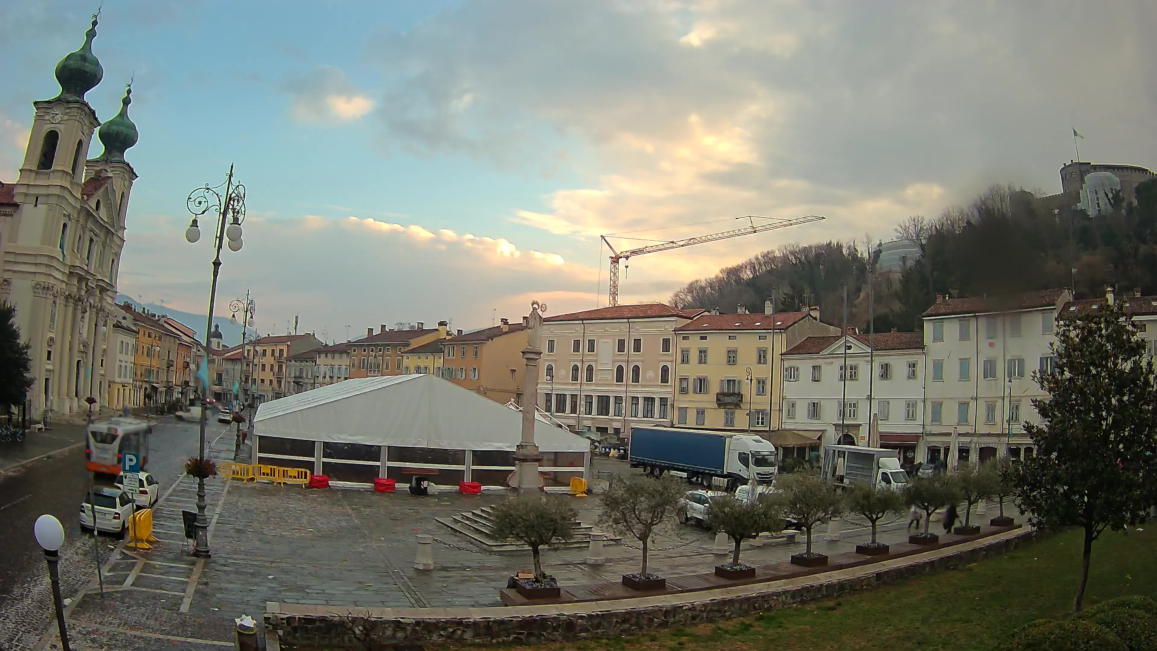 Kamera Gorica Travnik in cerkev sv. Ignacija