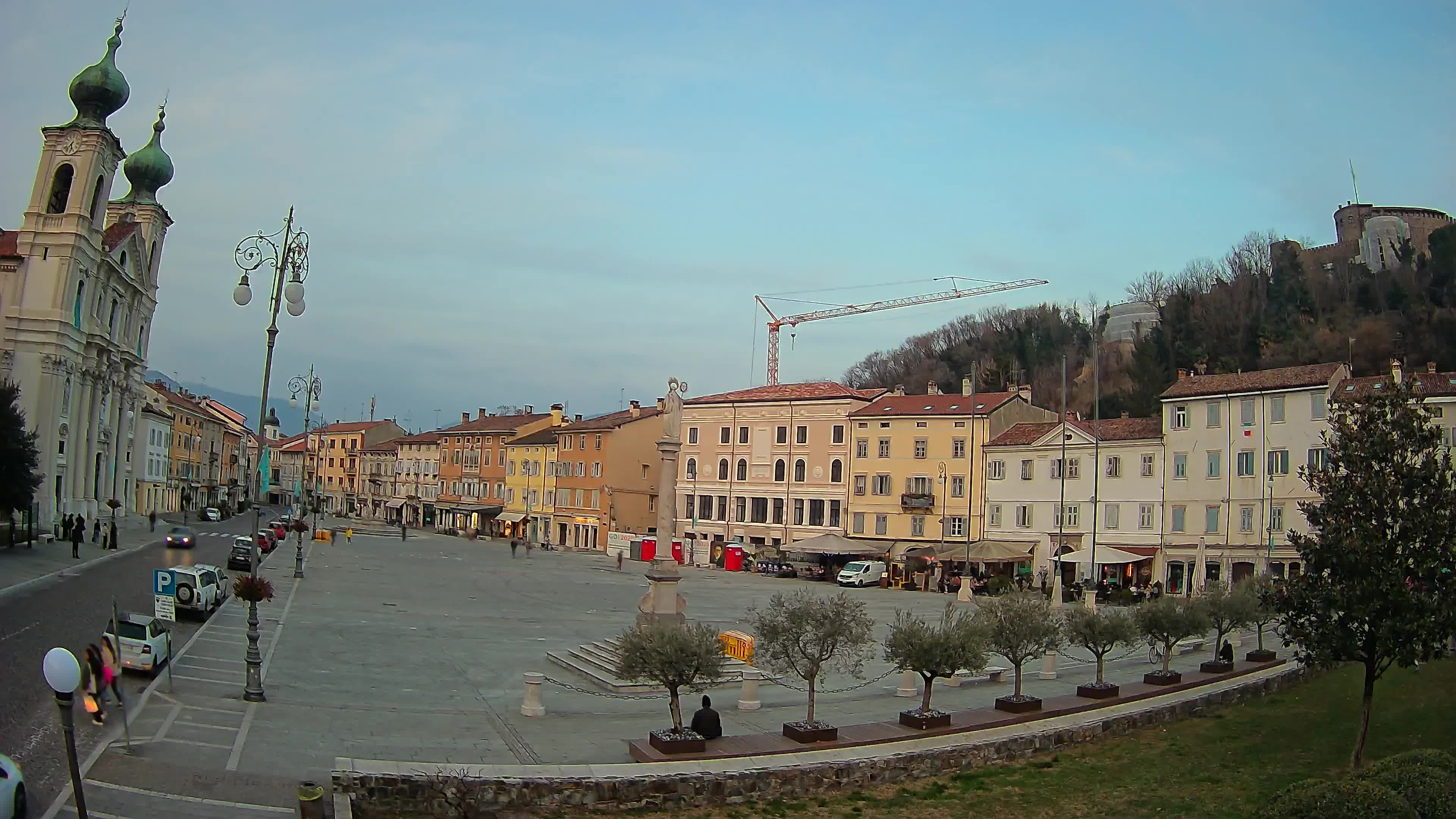 Kamera Gorica Travnik in cerkev sv. Ignacija