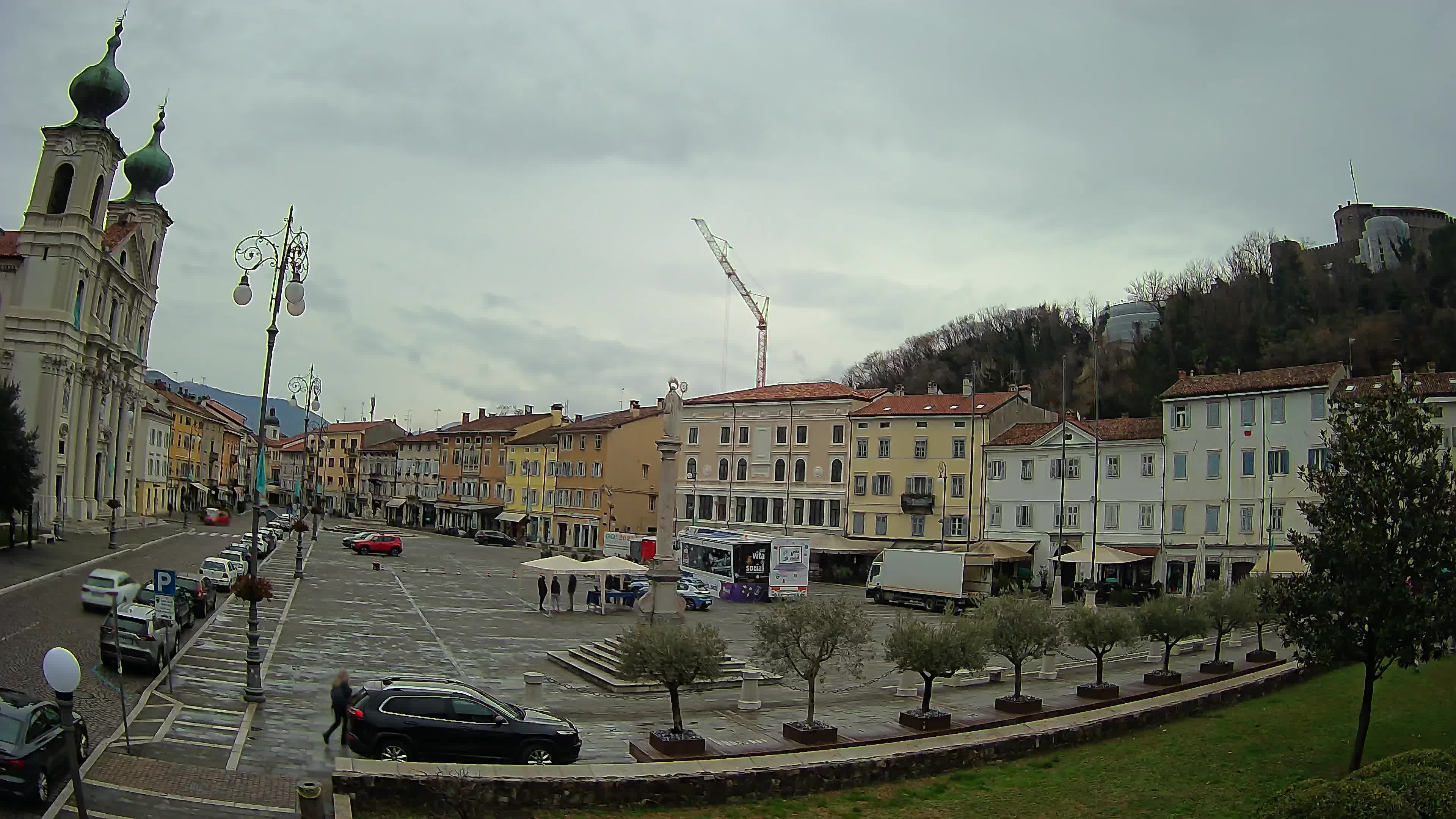 Kamera Gorica Travnik in cerkev sv. Ignacija