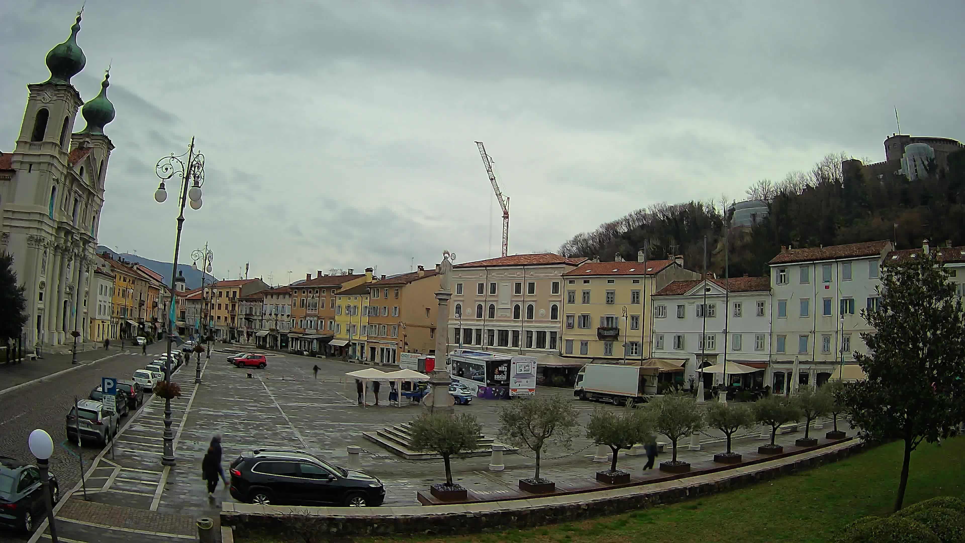 Kamera Gorica Travnik in cerkev sv. Ignacija