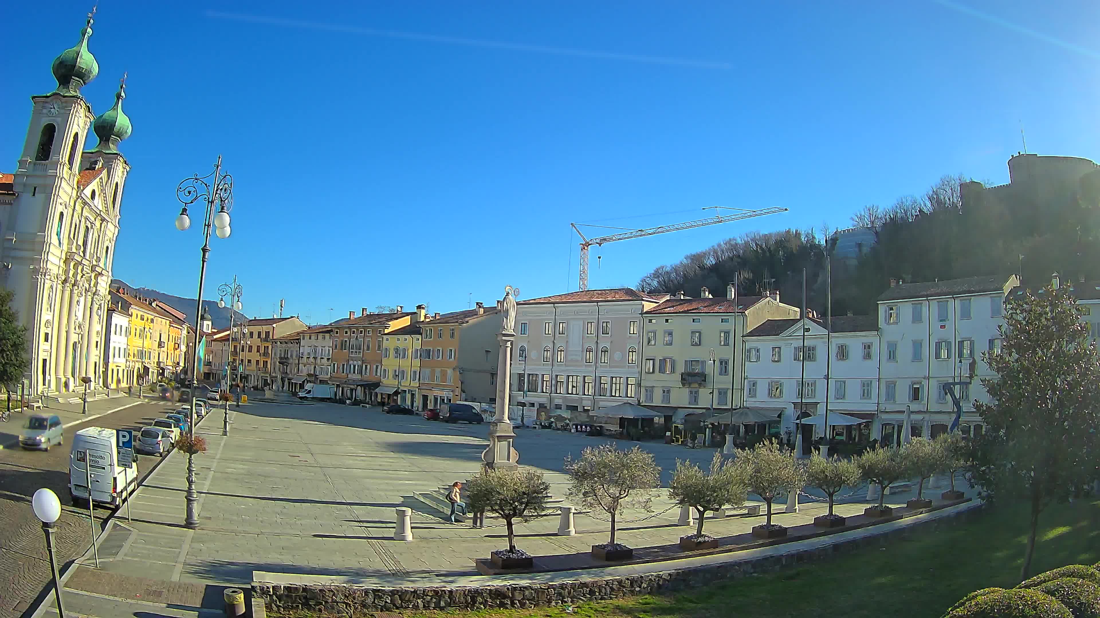 Kamera Gorica Travnik in cerkev sv. Ignacija