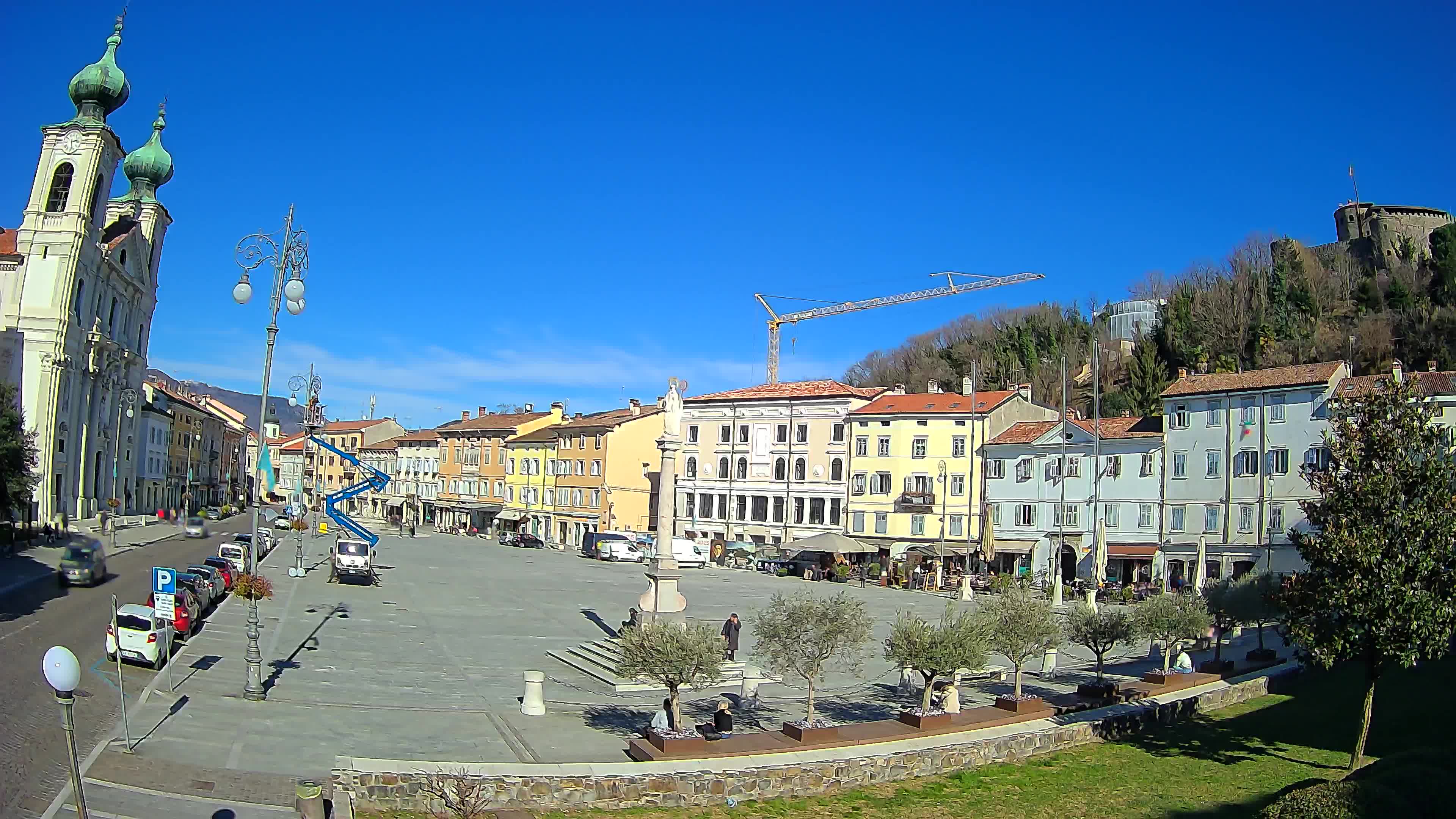 Kamera Gorica Travnik in cerkev sv. Ignacija