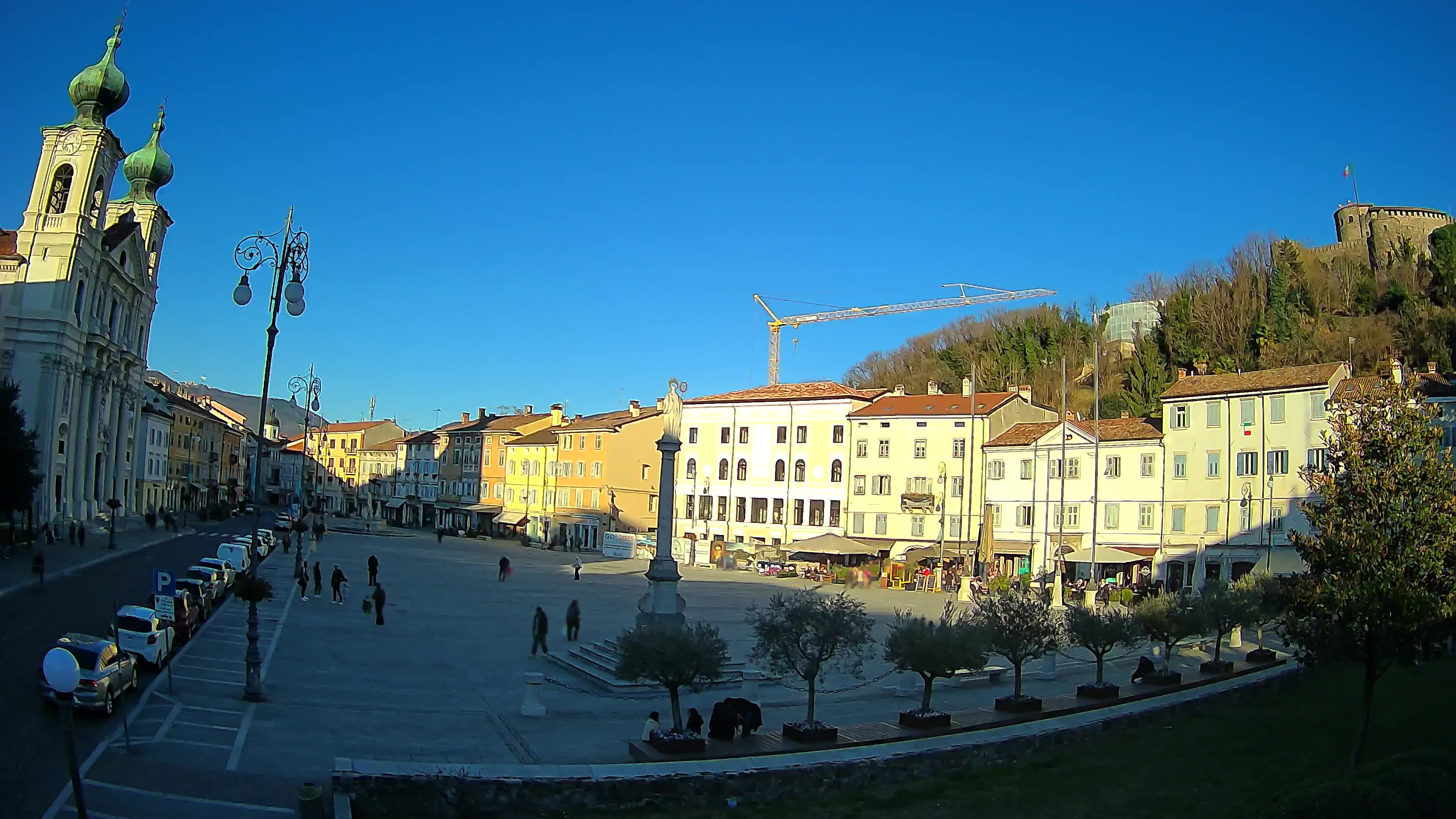 Kamera Gorica Travnik in cerkev sv. Ignacija