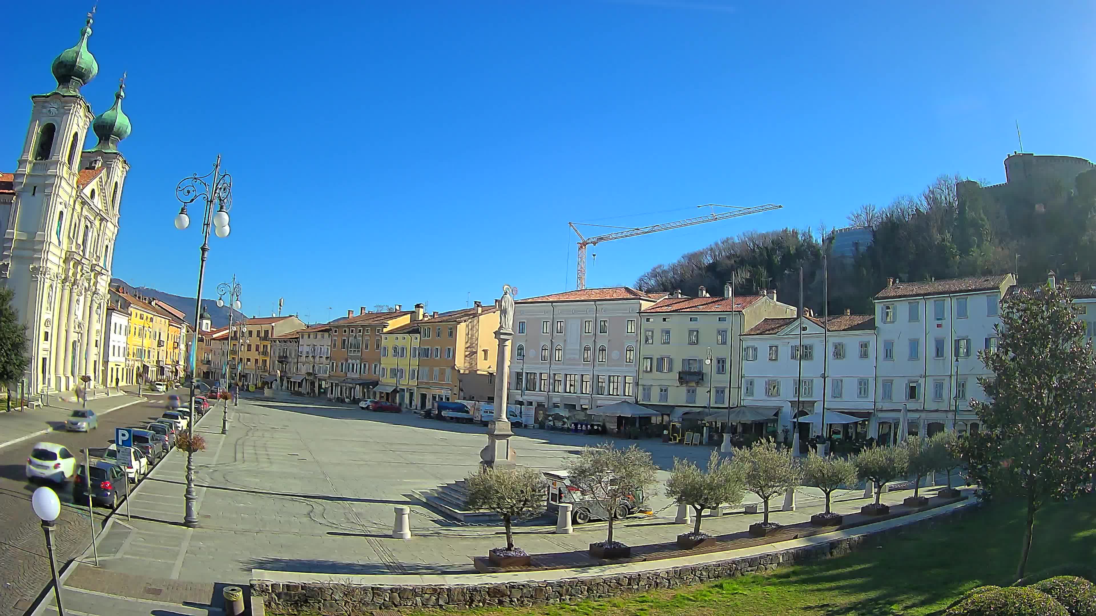 Webcam Gorizia Piazza della Vittoria e chiesa di S. Ignazio