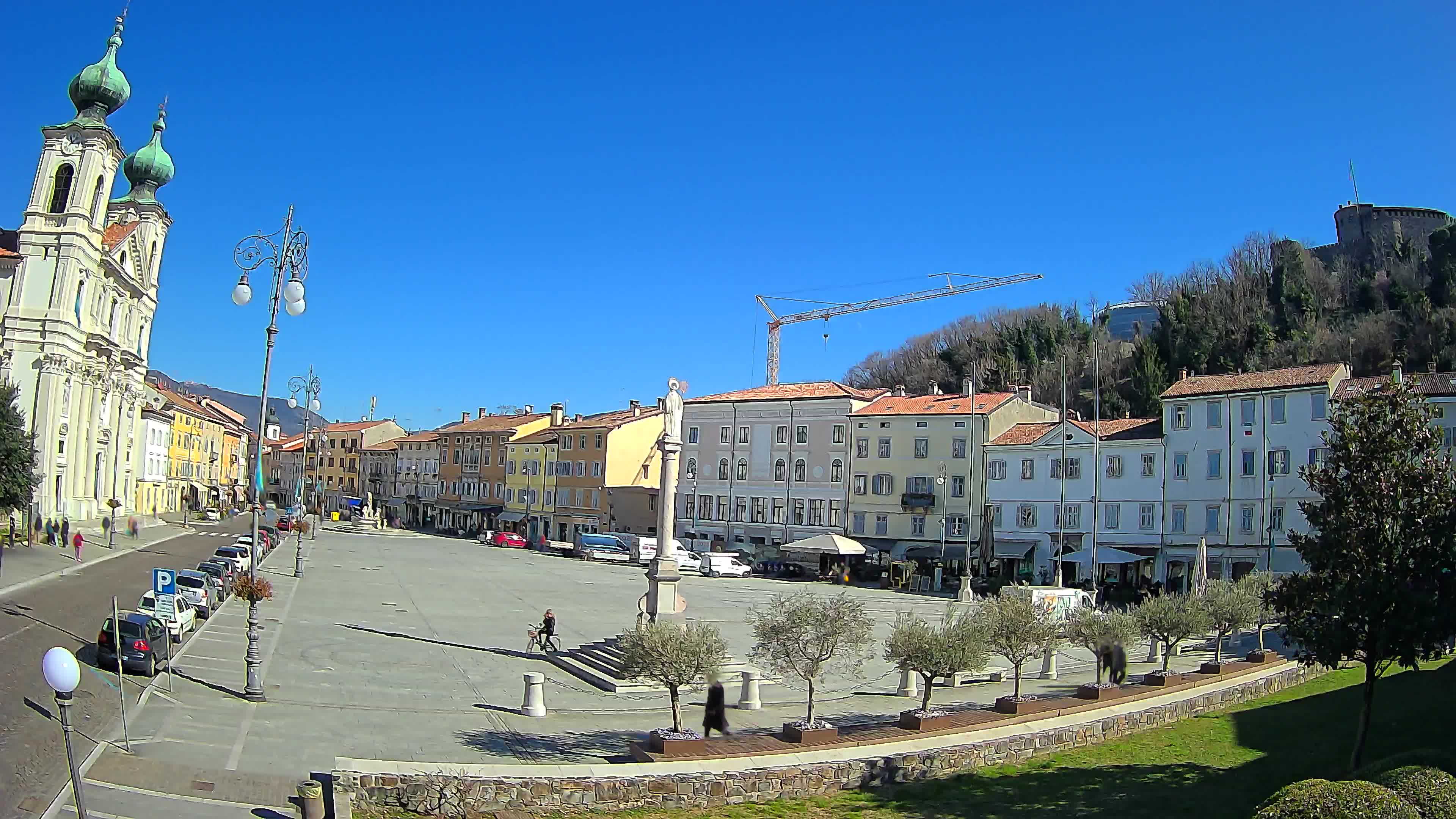 Webcam Gorizia Piazza della Vittoria e chiesa di S. Ignazio