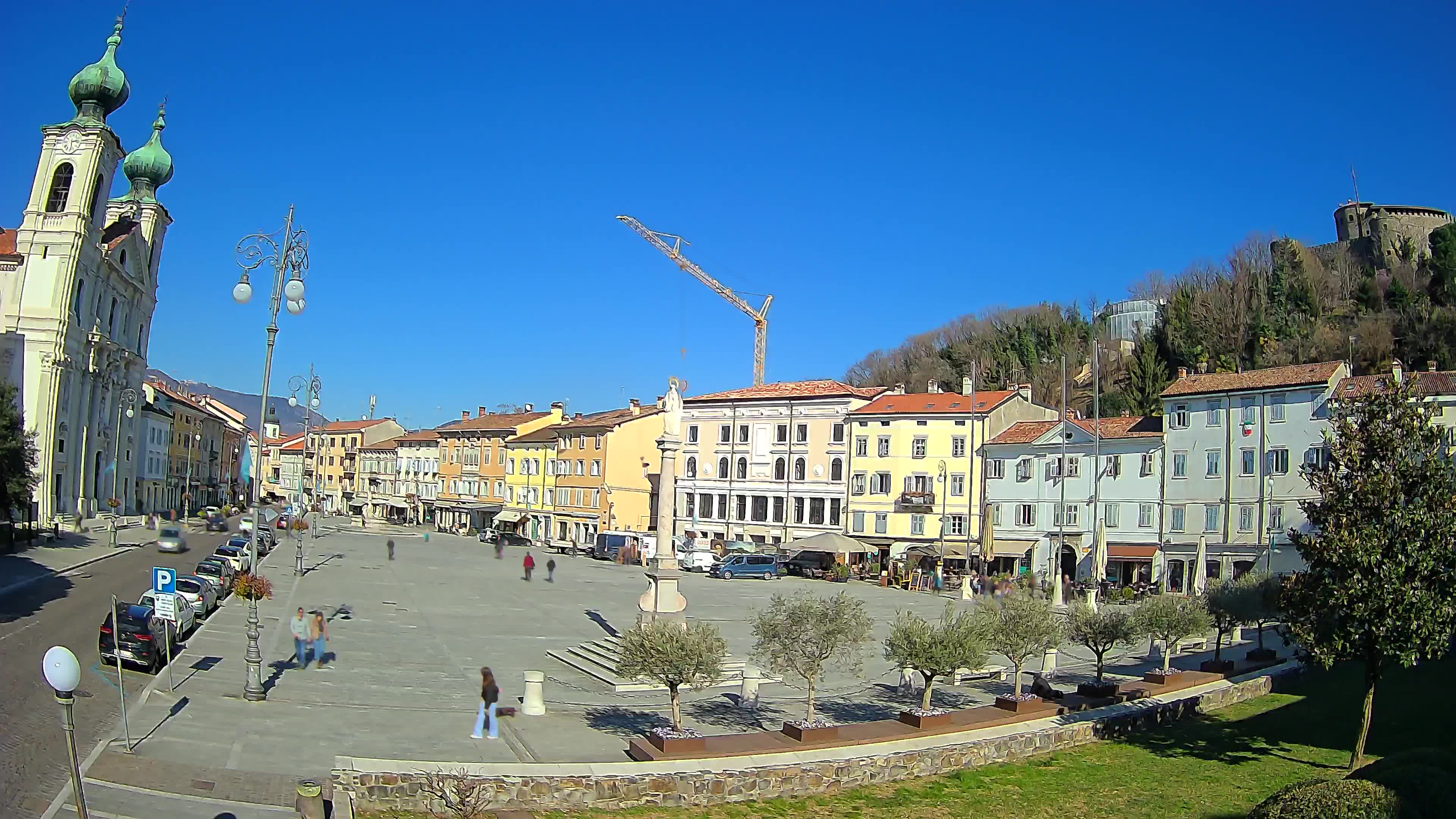 Kamera Gorica Travnik in cerkev sv. Ignacija