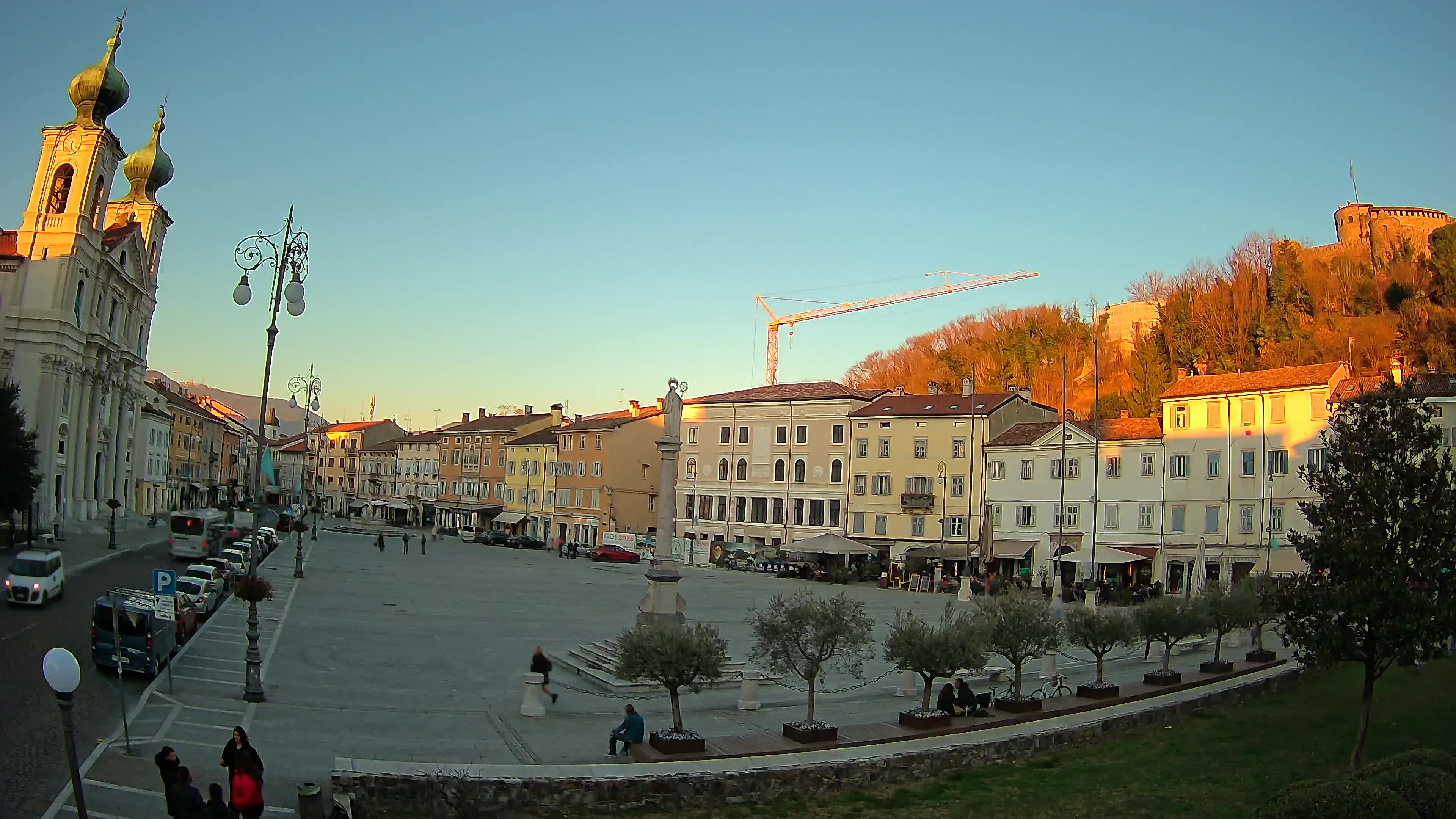 Kamera Gorica Travnik in cerkev sv. Ignacija