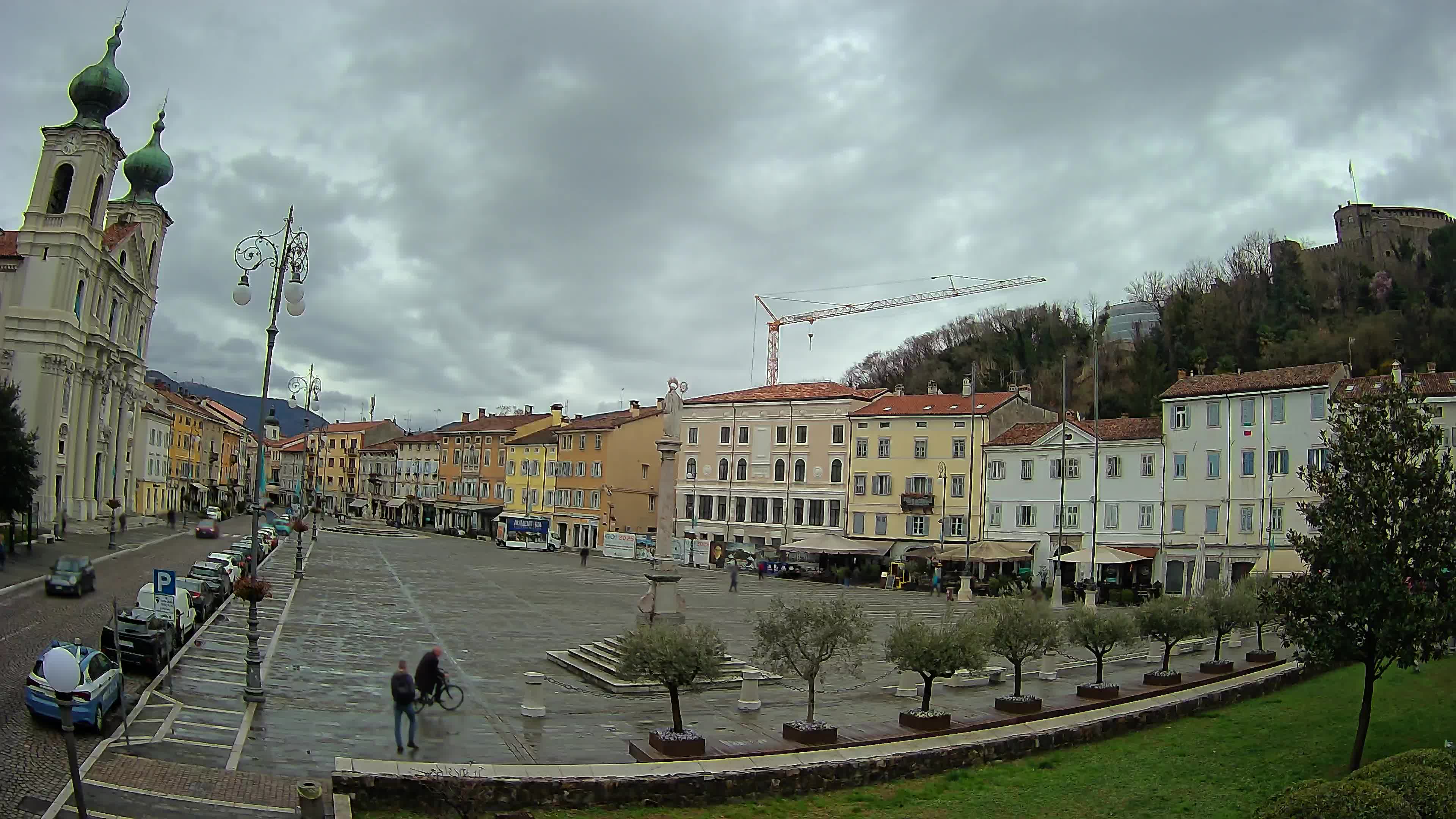 Gorizia – Plaza Vittoria – iglesia de San Pedro. Ignacio