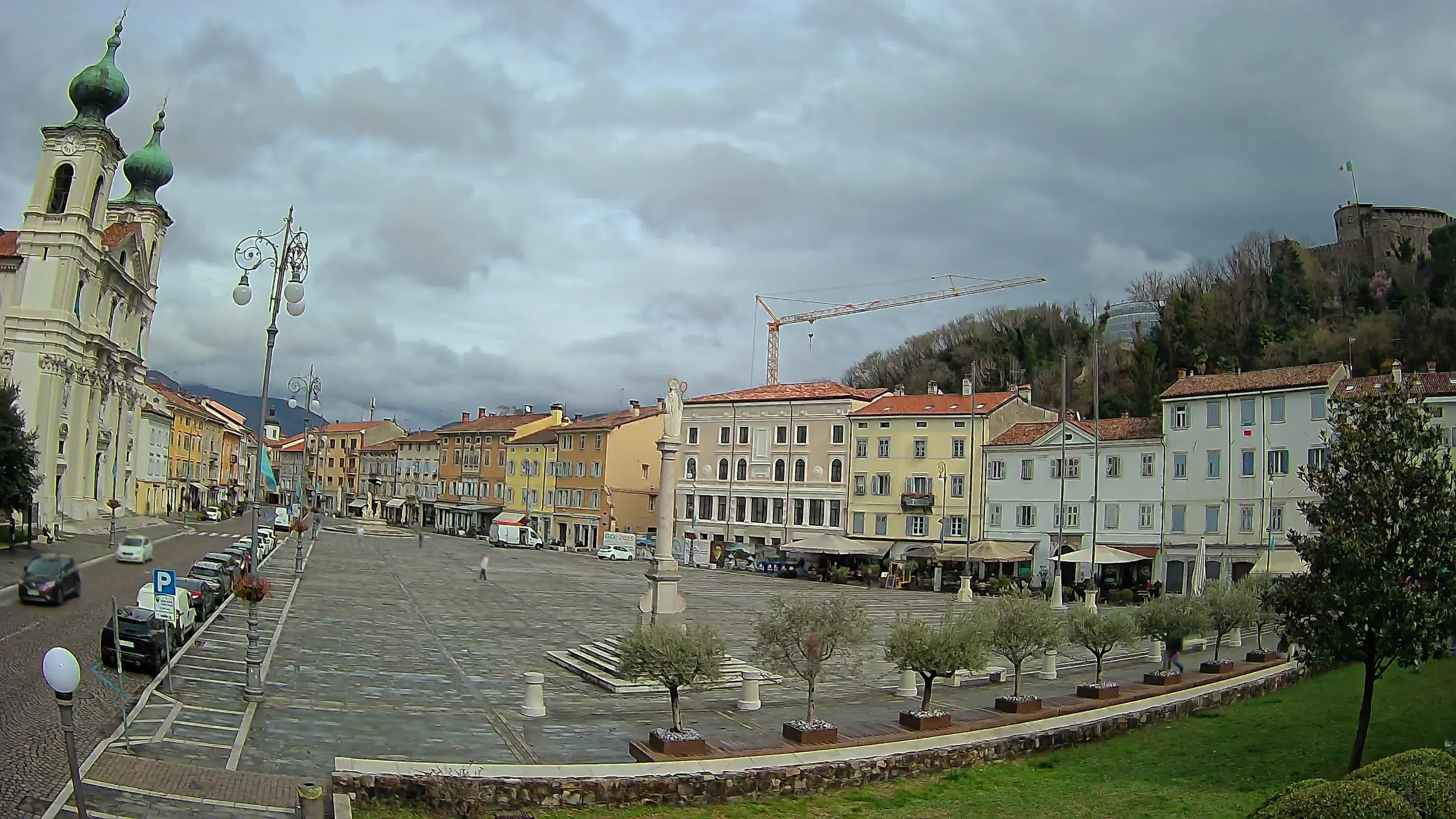 Webcam Gorizia Piazza della Vittoria e chiesa di S. Ignazio