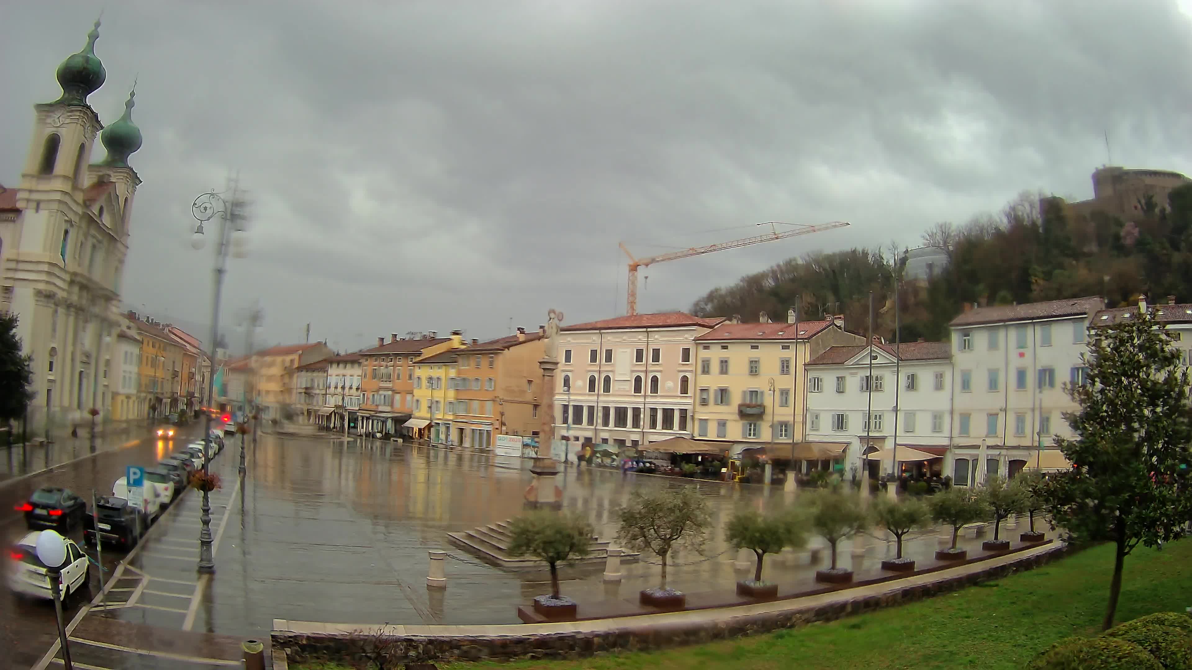 Webcam Gorizia Piazza della Vittoria e chiesa di S. Ignazio