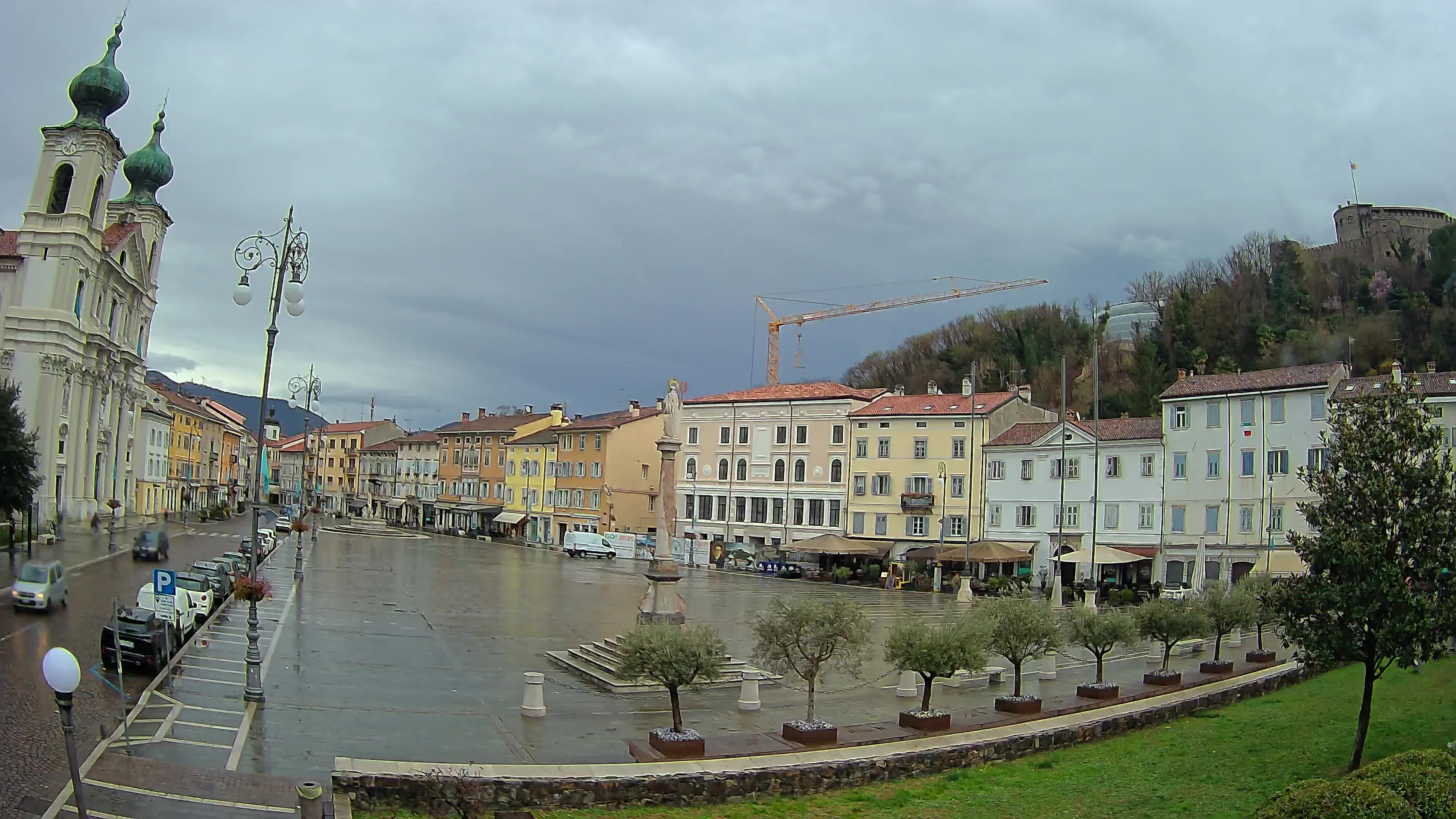 Webcam Gorizia Piazza della Vittoria e chiesa di S. Ignazio