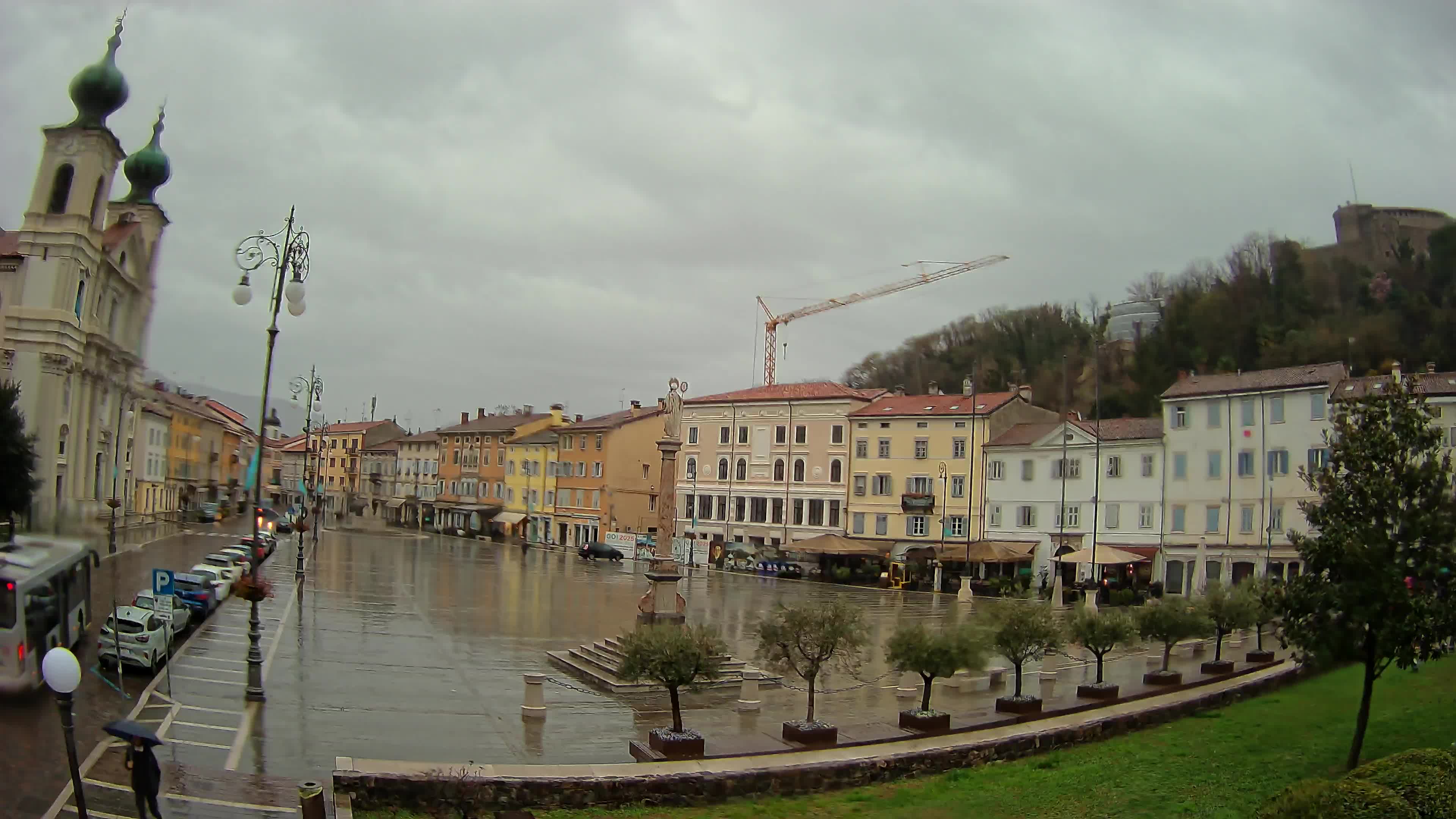 Webcam Gorizia Piazza della Vittoria e chiesa di S. Ignazio