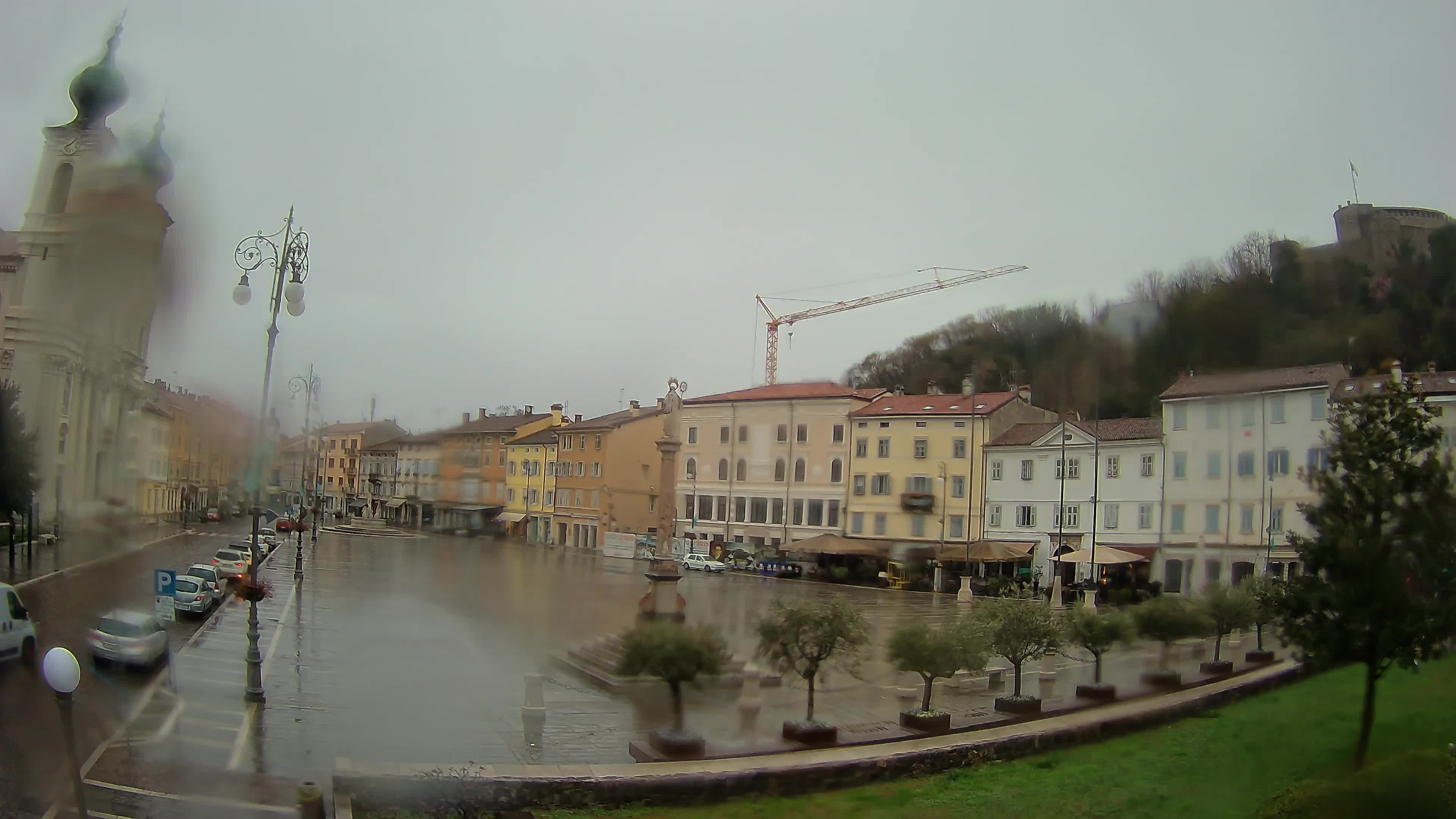 Webcam Gorizia Piazza della Vittoria e chiesa di S. Ignazio