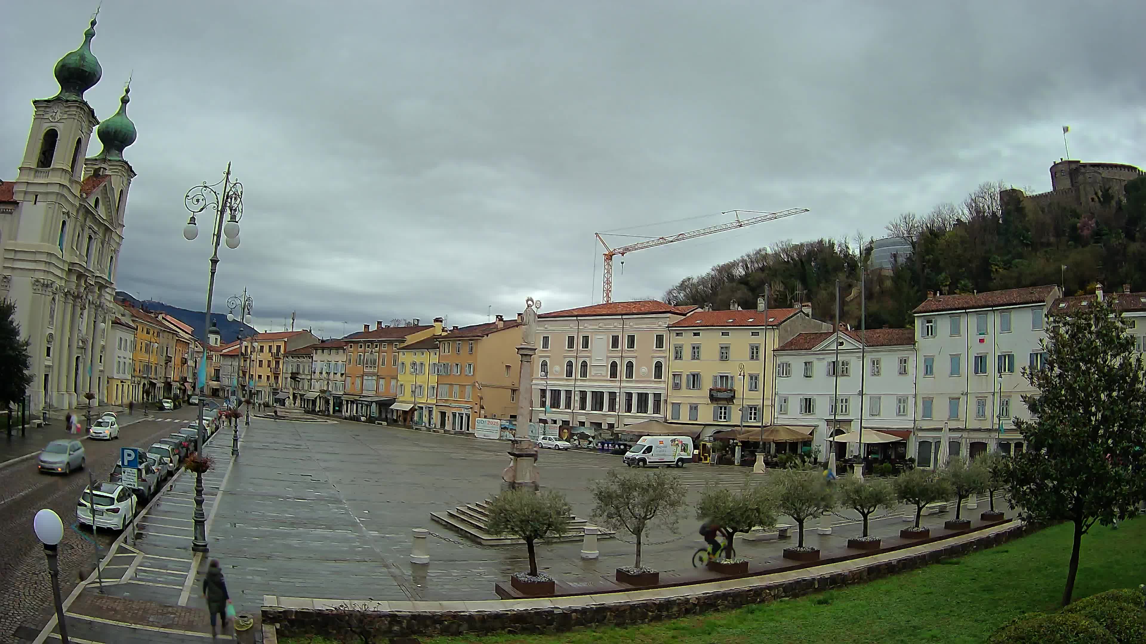 Webcam Gorizia Piazza della Vittoria e chiesa di S. Ignazio