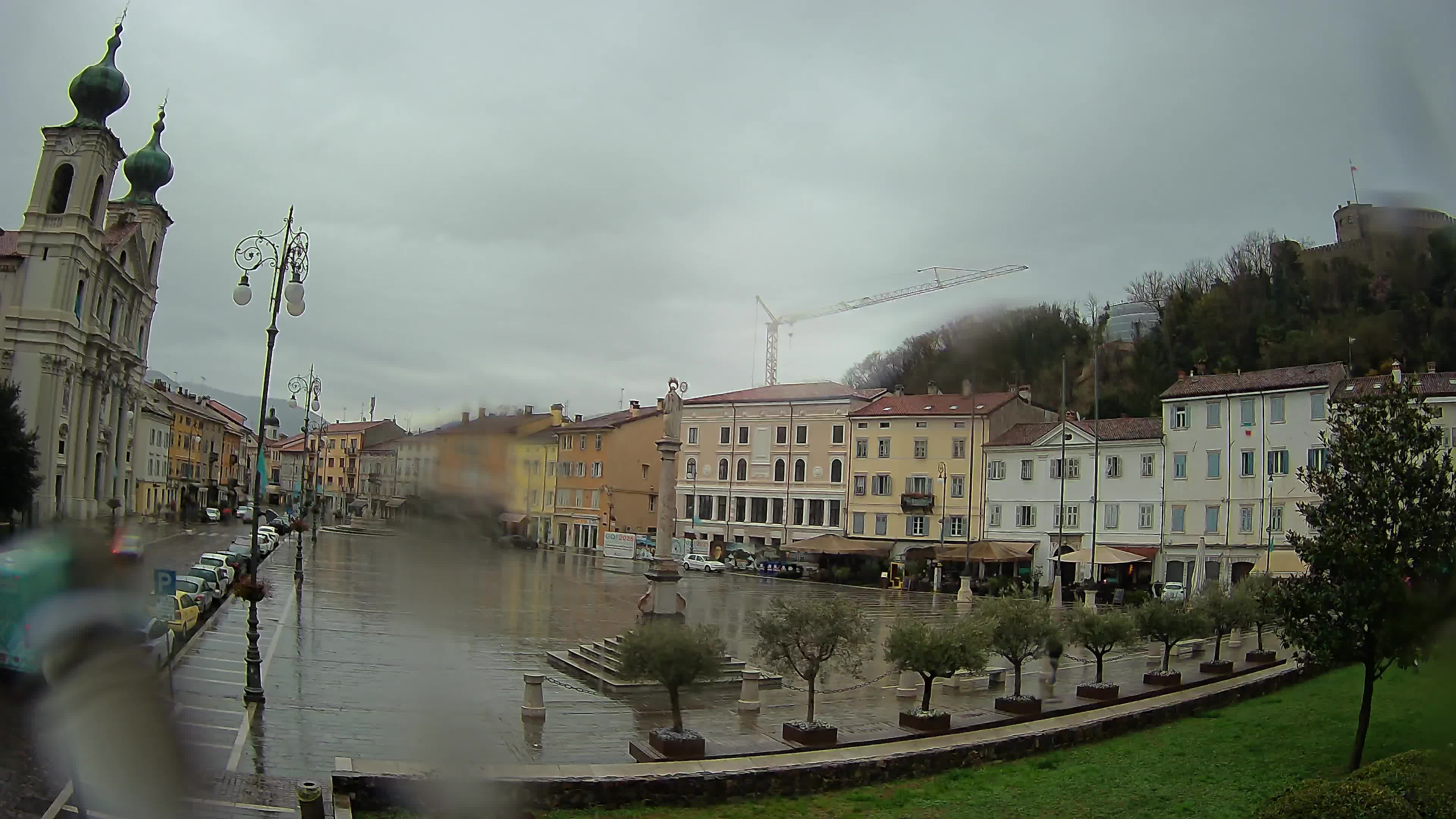 Kamera Gorica Travnik in cerkev sv. Ignacija