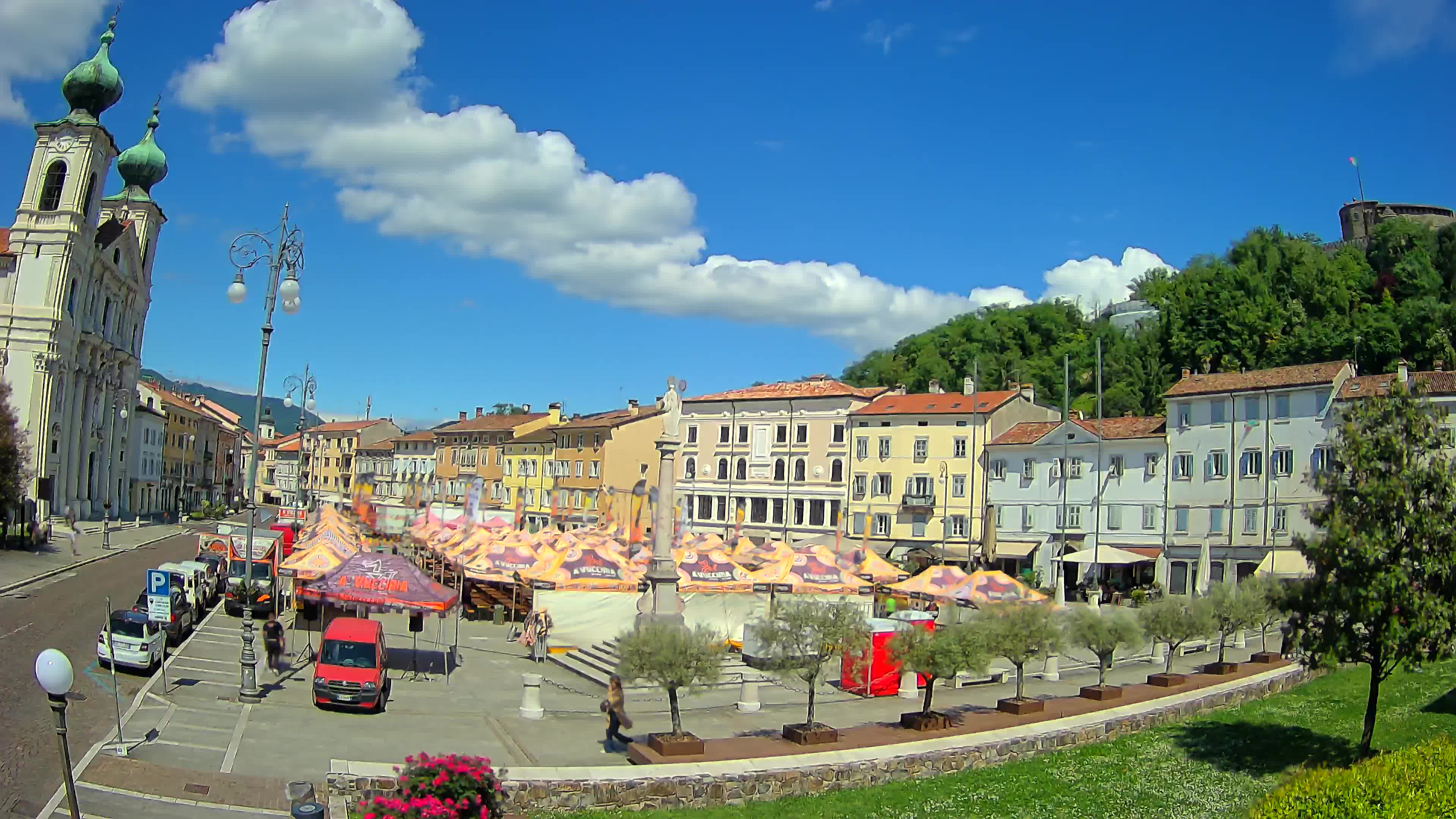 Gorizia Piazza della Vittoria e chiesa di S. Ignazio