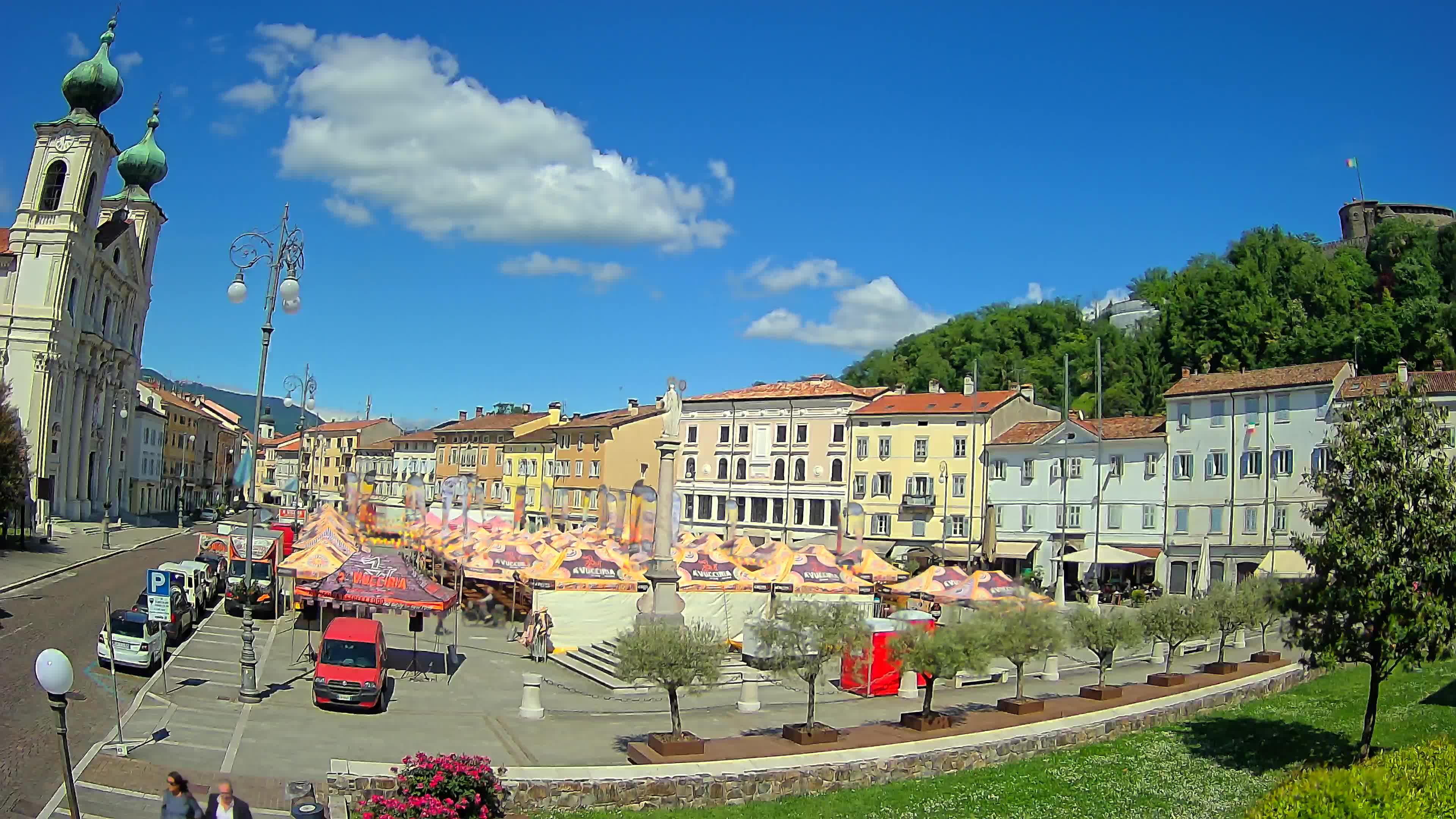 Kamera Gorica Travnik in cerkev sv. Ignacija