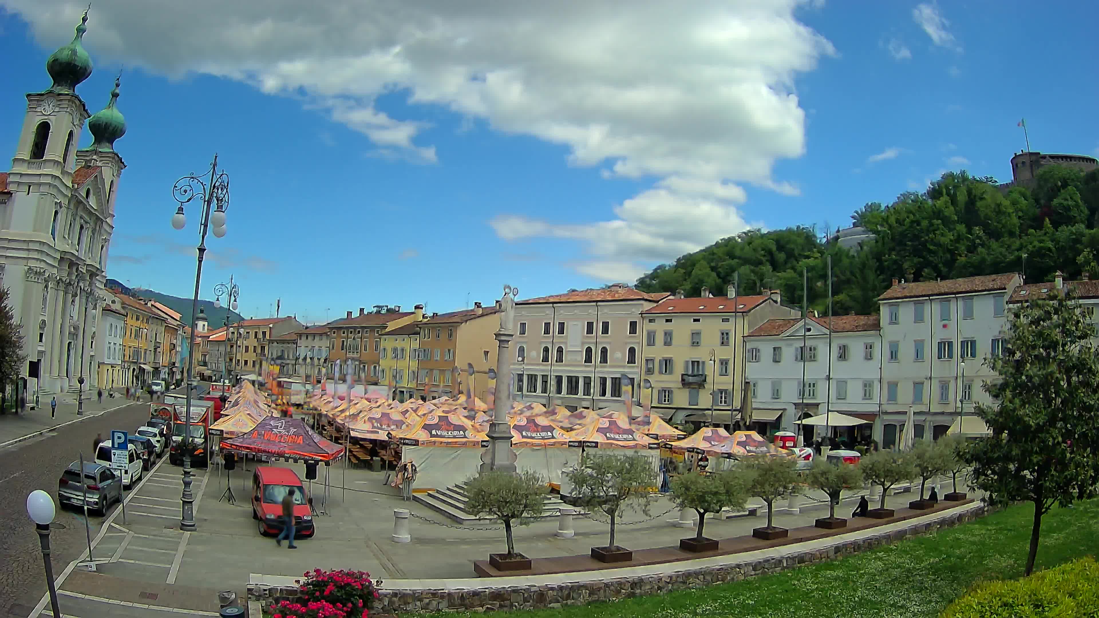 Gorizia – Plaza Vittoria – iglesia de San Pedro. Ignacio