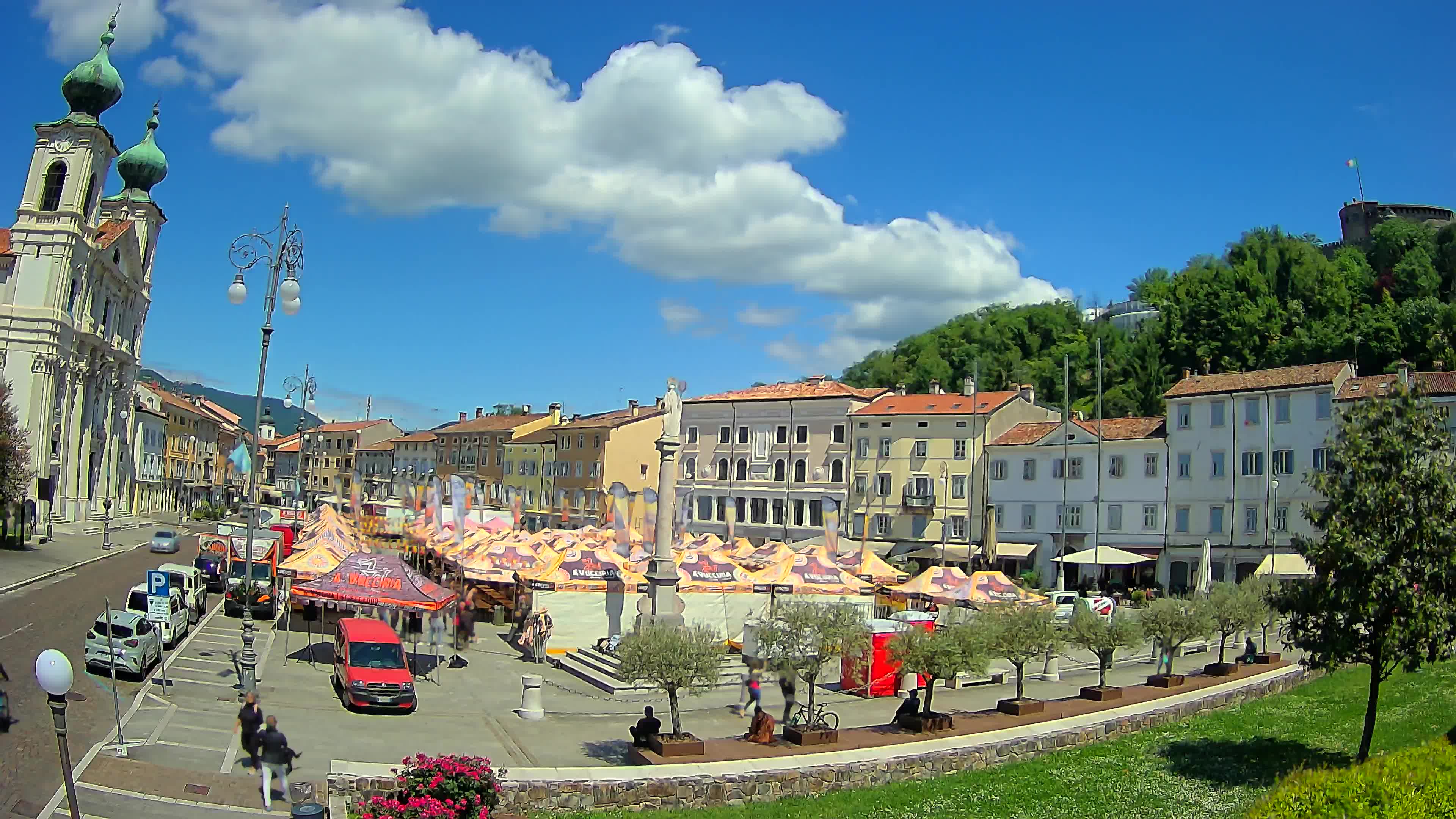 Gorizia Piazza della Vittoria e chiesa di S. Ignazio