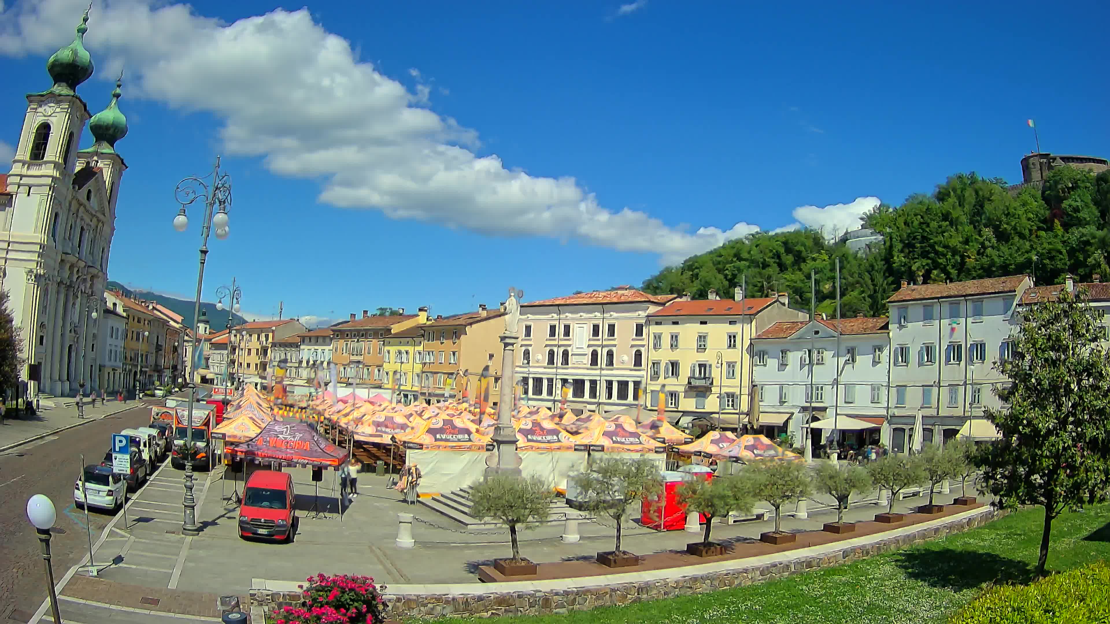 Gorizia Piazza della Vittoria e chiesa di S. Ignazio