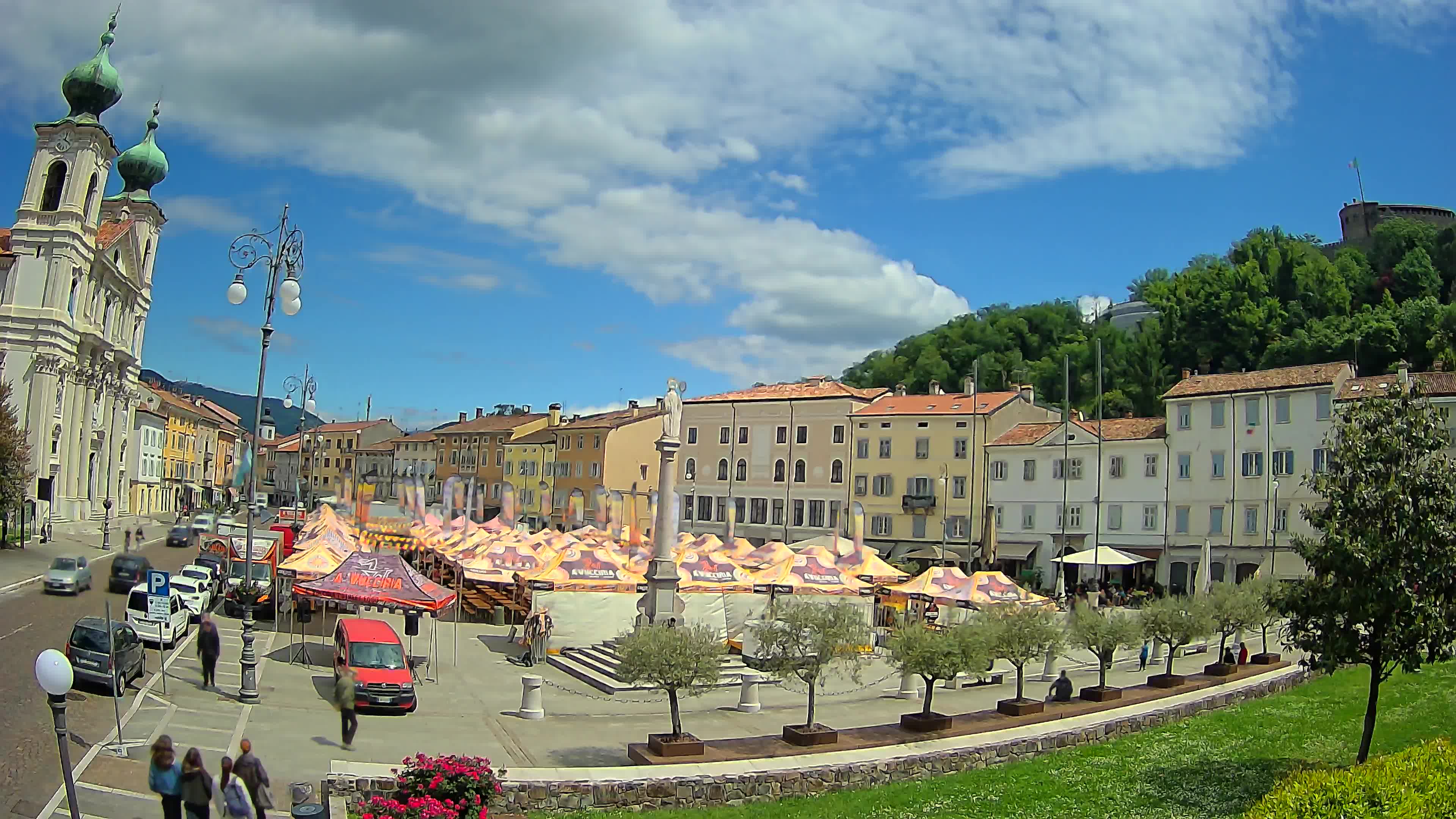 Kamera Gorica Travnik in cerkev sv. Ignacija