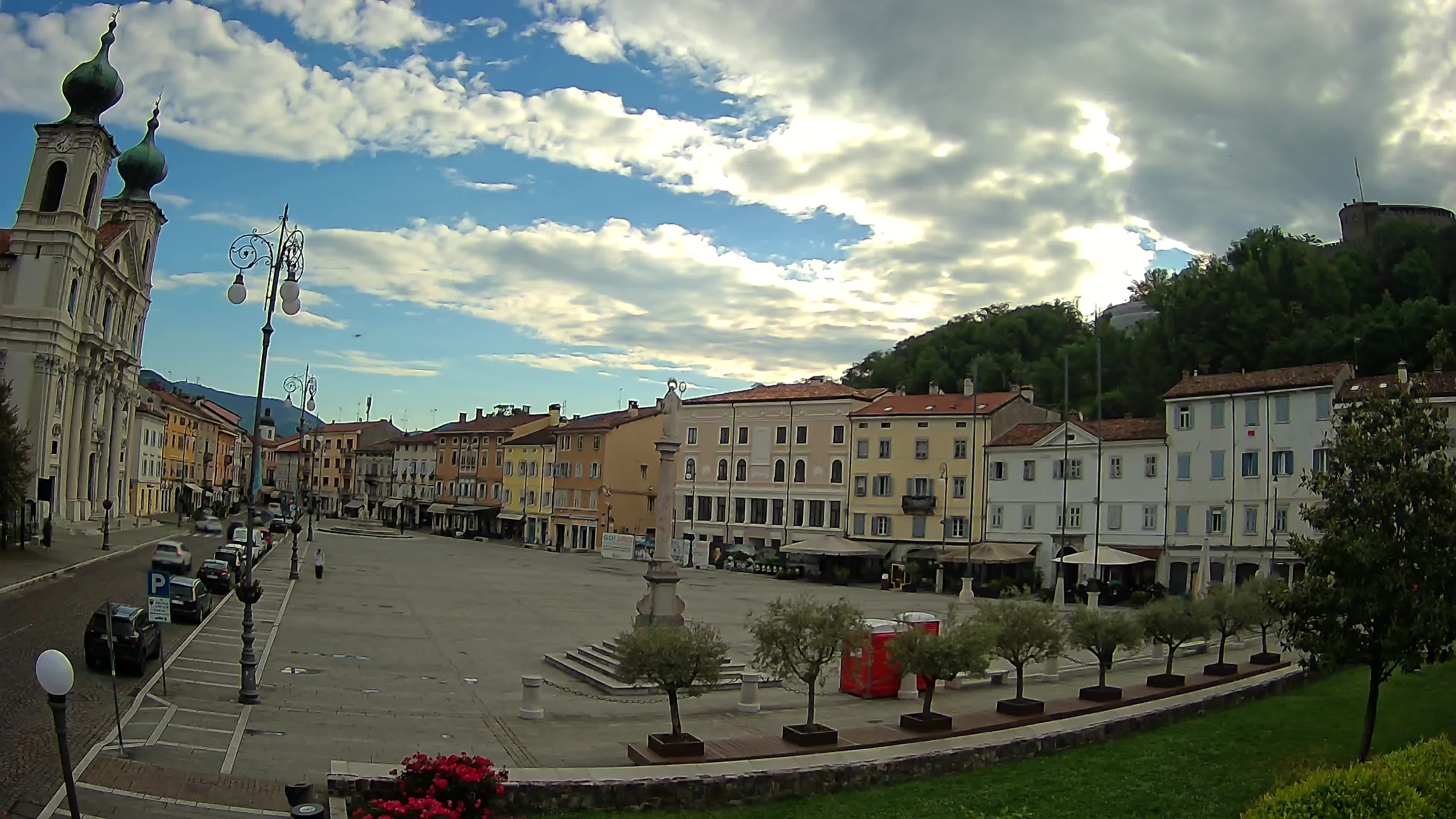 Kamera Gorica Travnik in cerkev sv. Ignacija