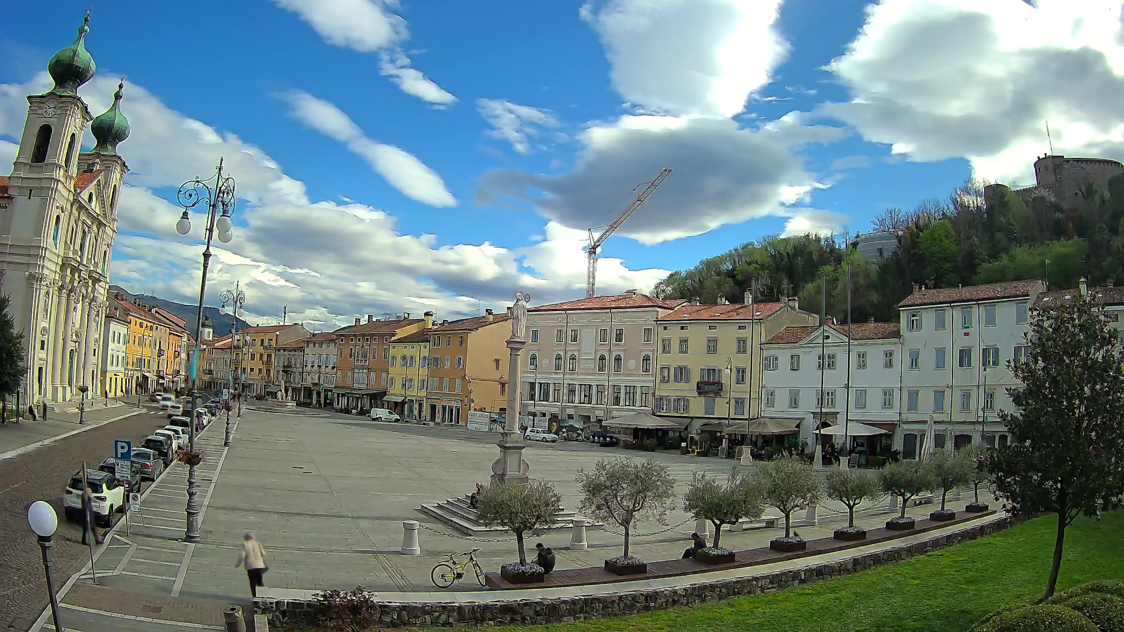 Kamera Gorica Travnik in cerkev sv. Ignacija