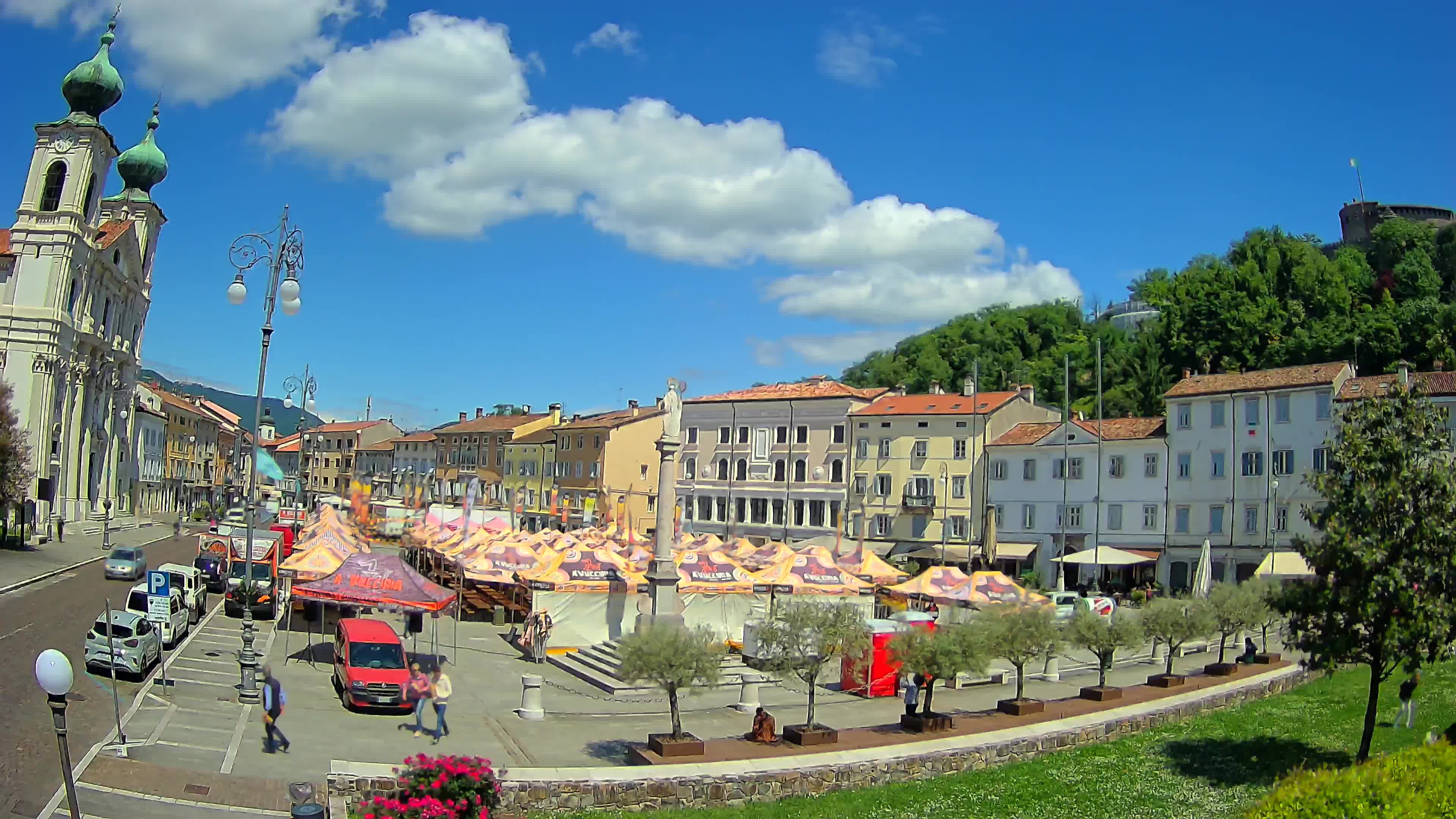 Gorizia – Plaza Vittoria – iglesia de San Pedro. Ignacio