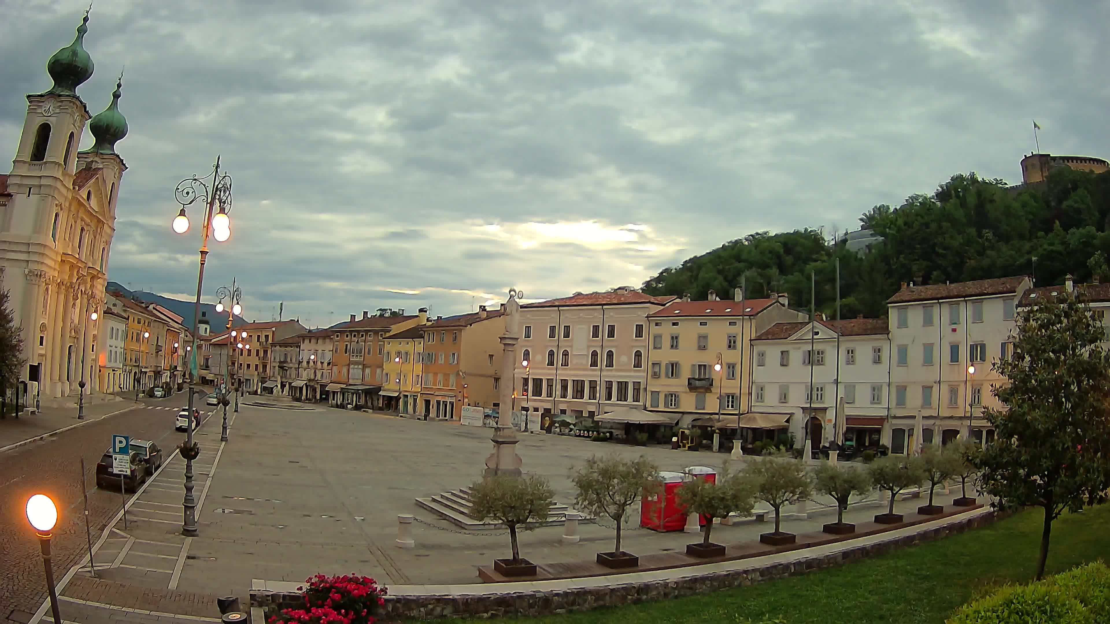 Gorizia Piazza della Vittoria e chiesa di S. Ignazio