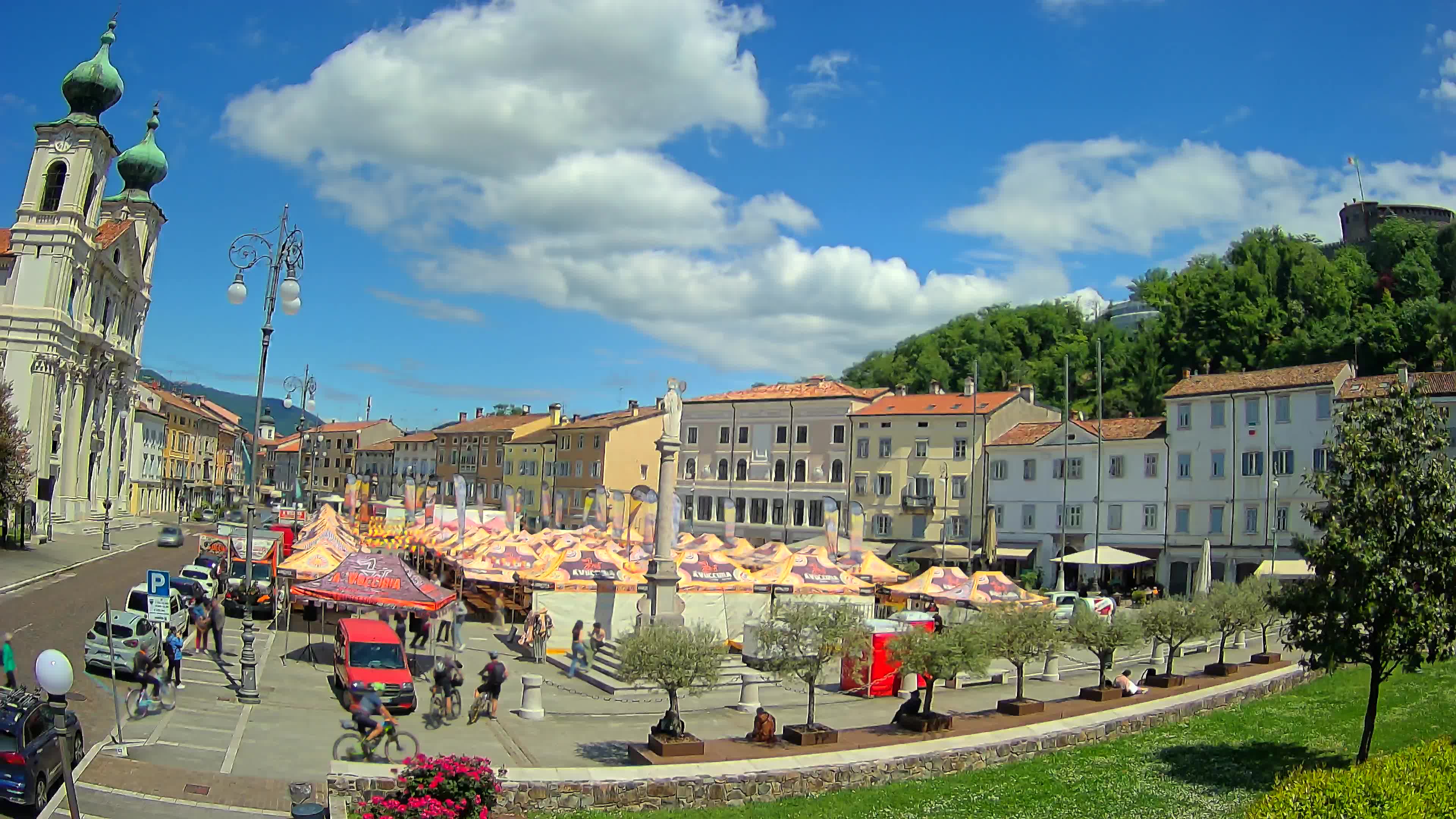 Gorizia – Plaza Vittoria – iglesia de San Pedro. Ignacio
