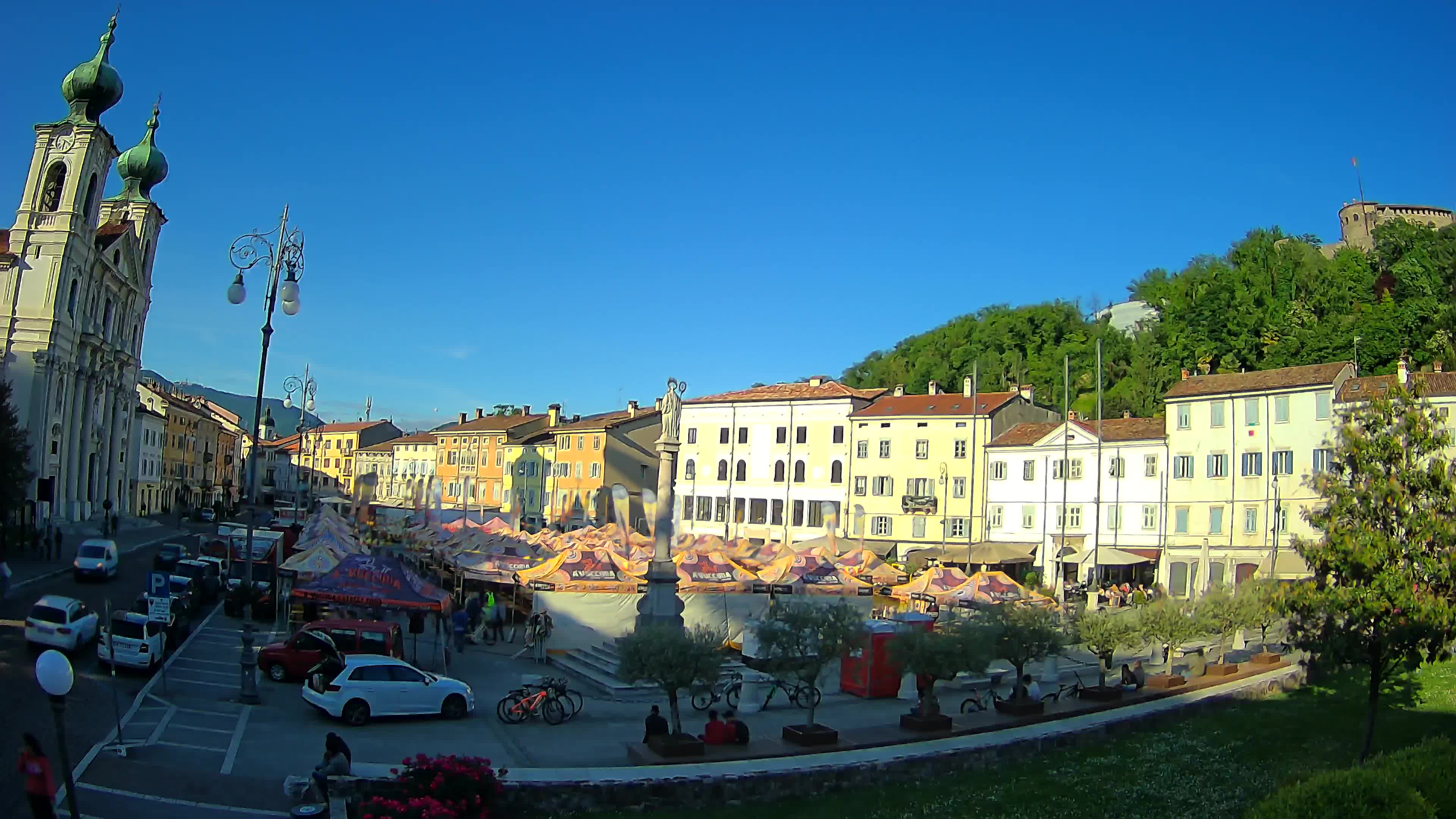 Gorizia Piazza della Vittoria e chiesa di S. Ignazio