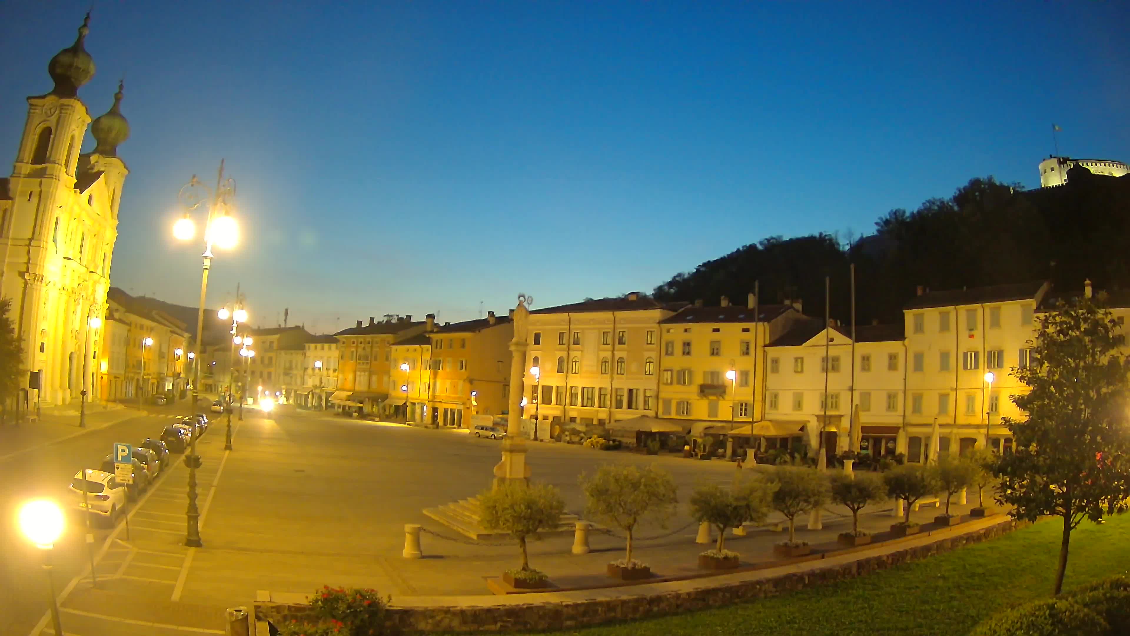 Gorizia Piazza della Vittoria e chiesa di S. Ignazio