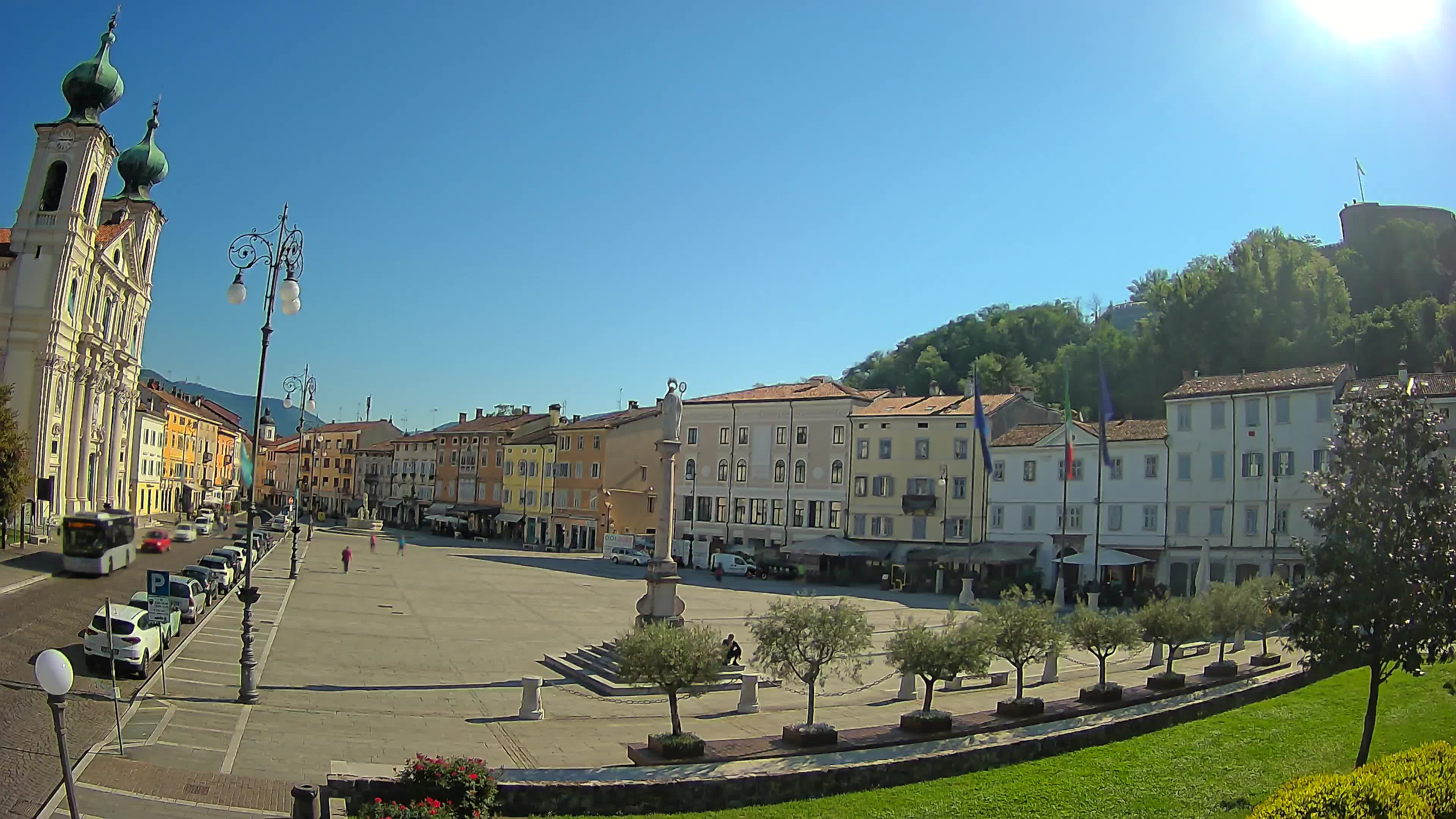Kamera Gorica Travnik in cerkev sv. Ignacija