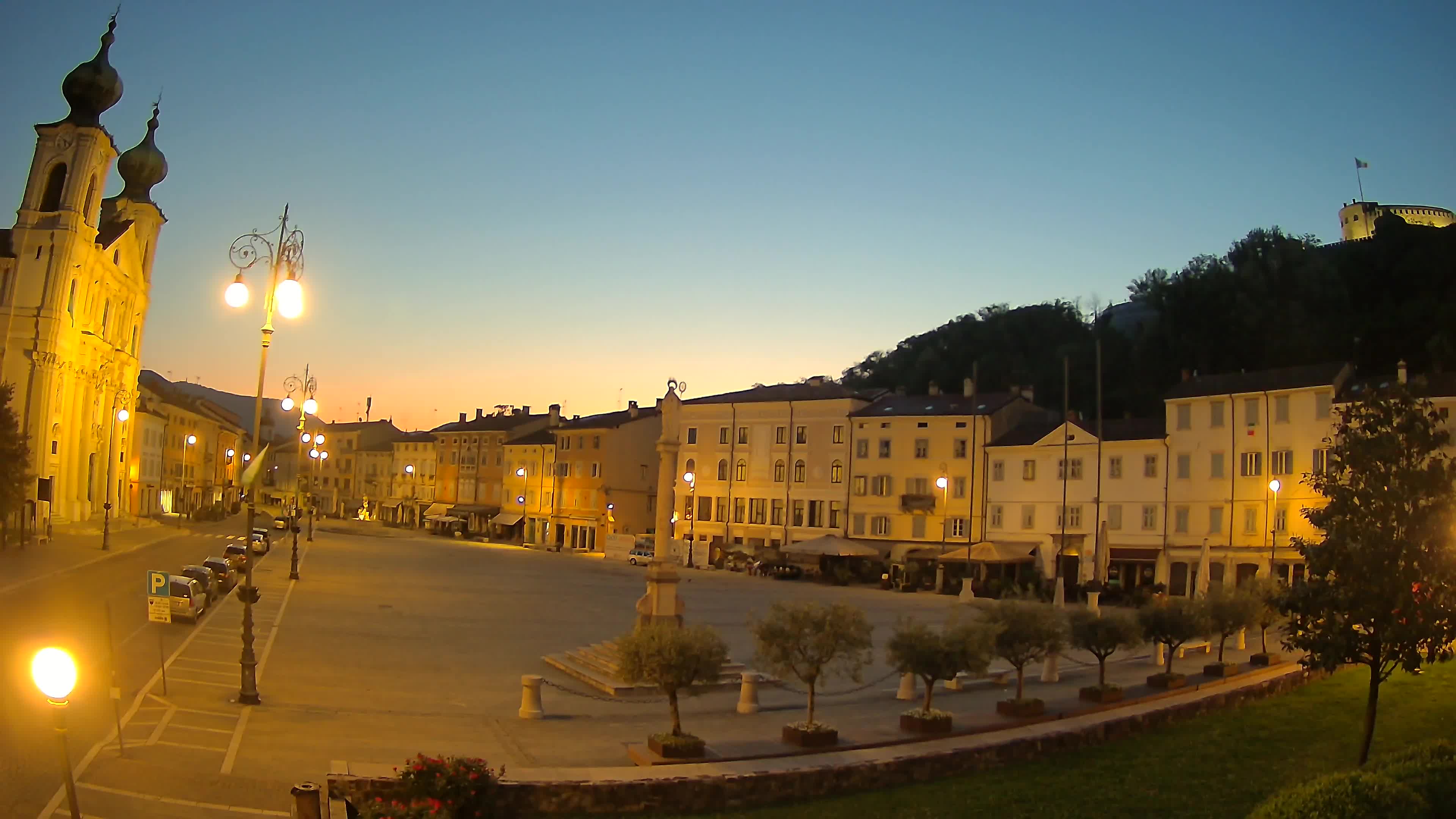 Gorizia Piazza della Vittoria e chiesa di S. Ignazio