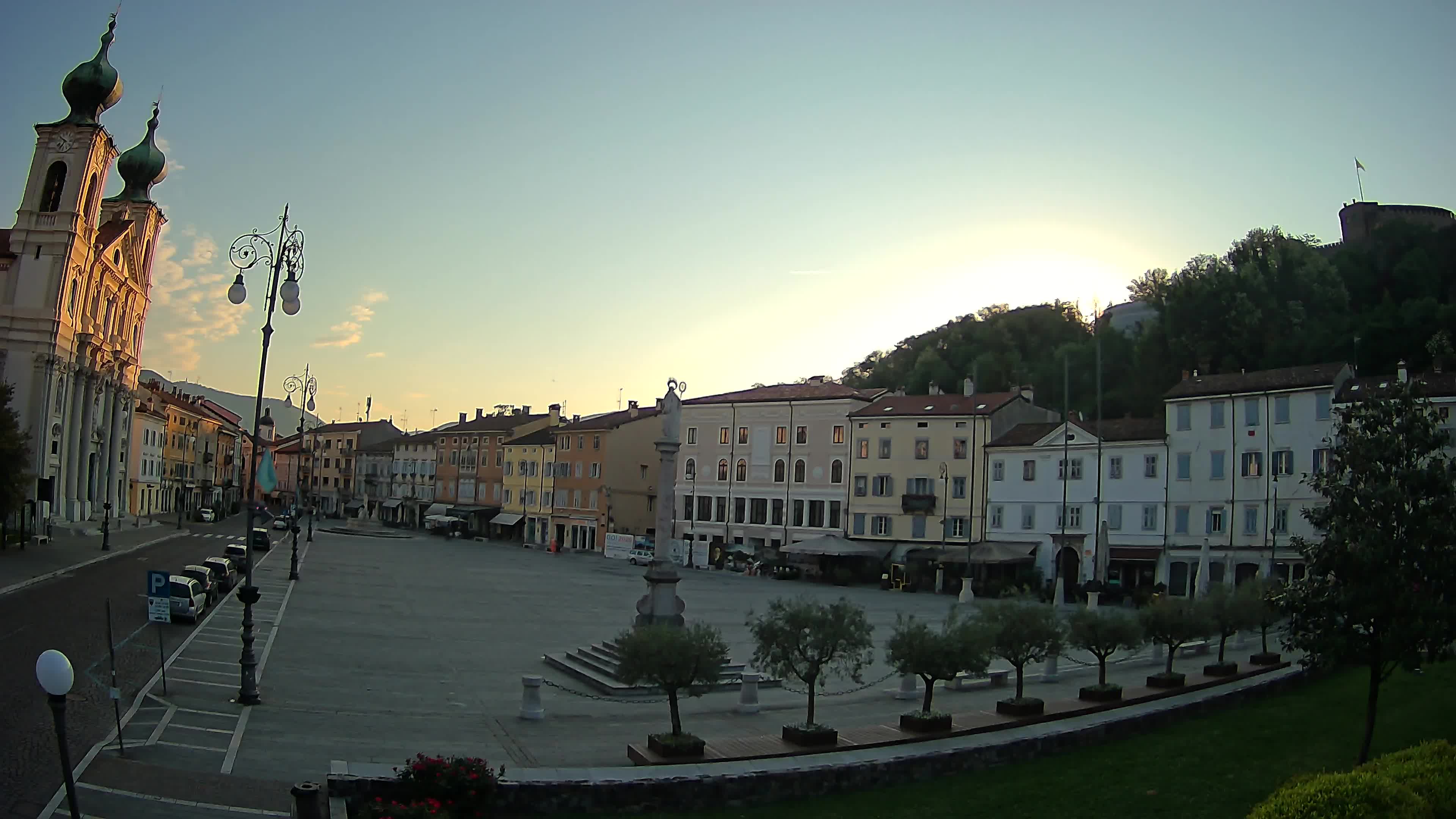 Kamera Gorica Travnik in cerkev sv. Ignacija