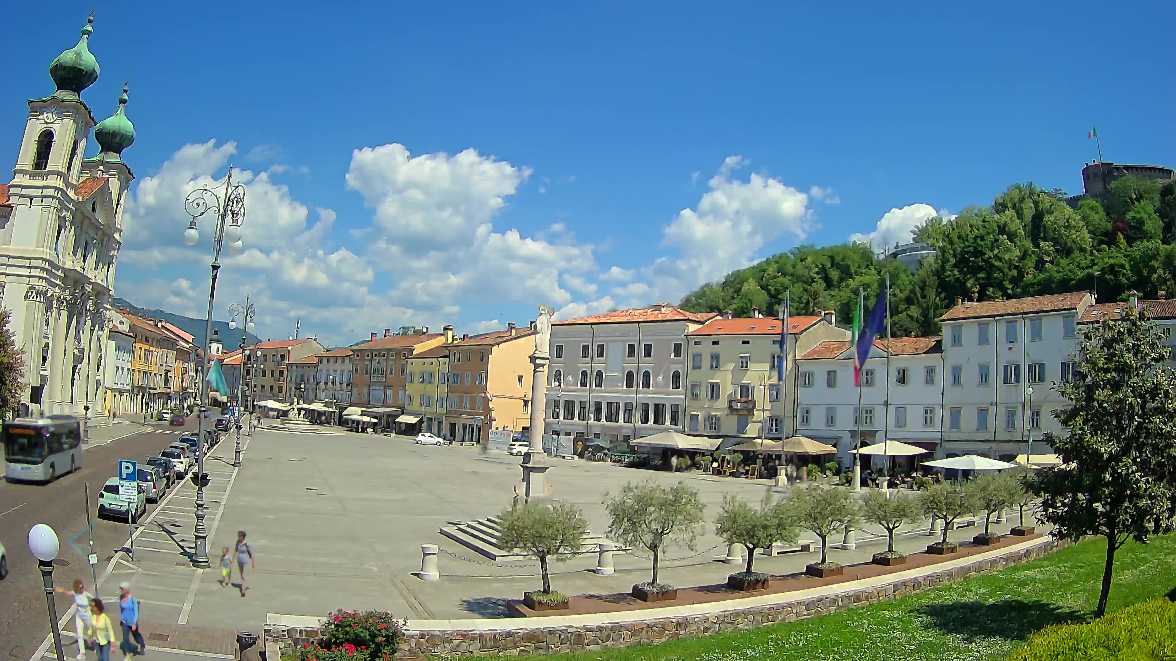 Kamera Gorica Travnik in cerkev sv. Ignacija