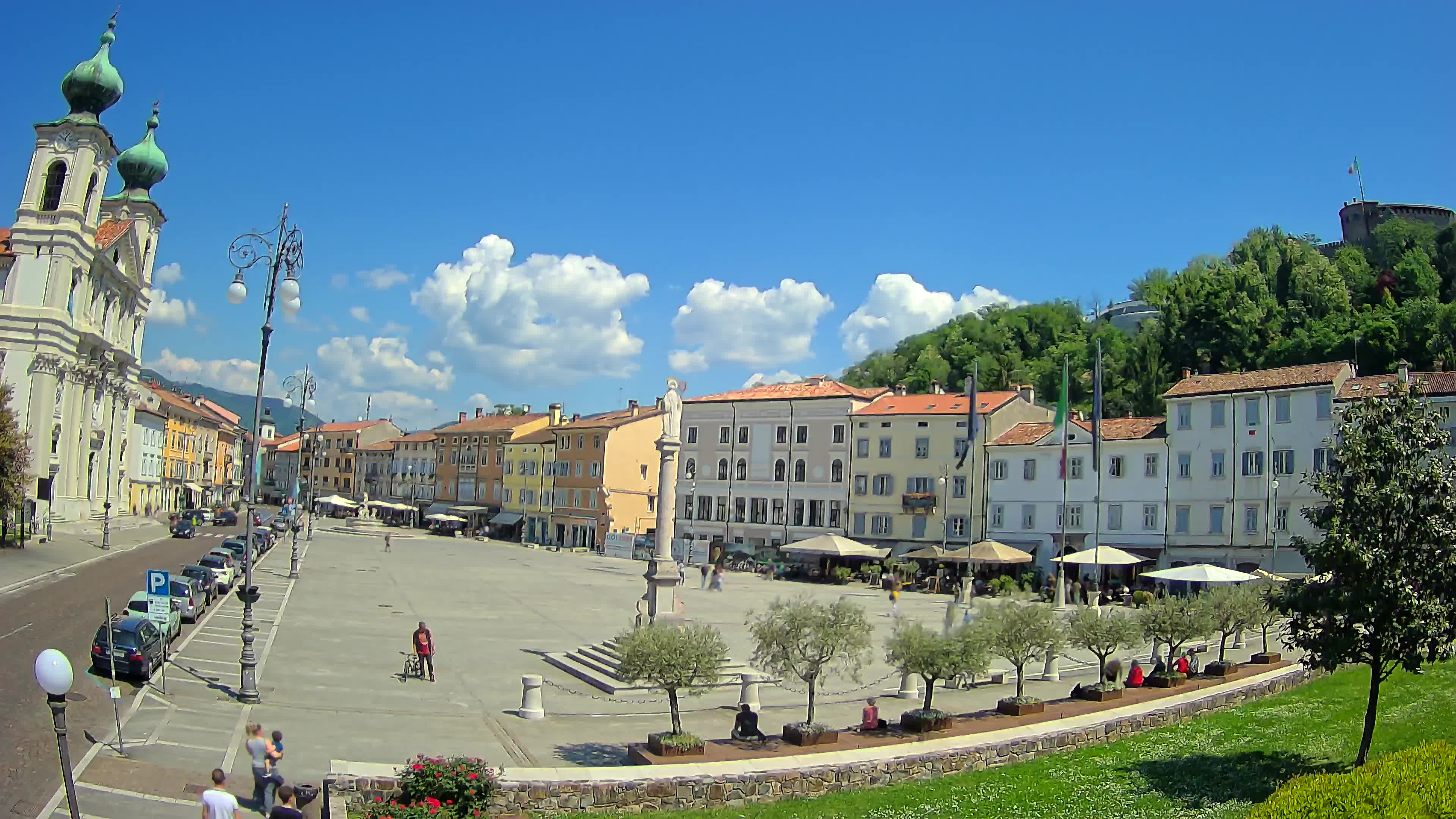 Kamera Gorica Travnik in cerkev sv. Ignacija